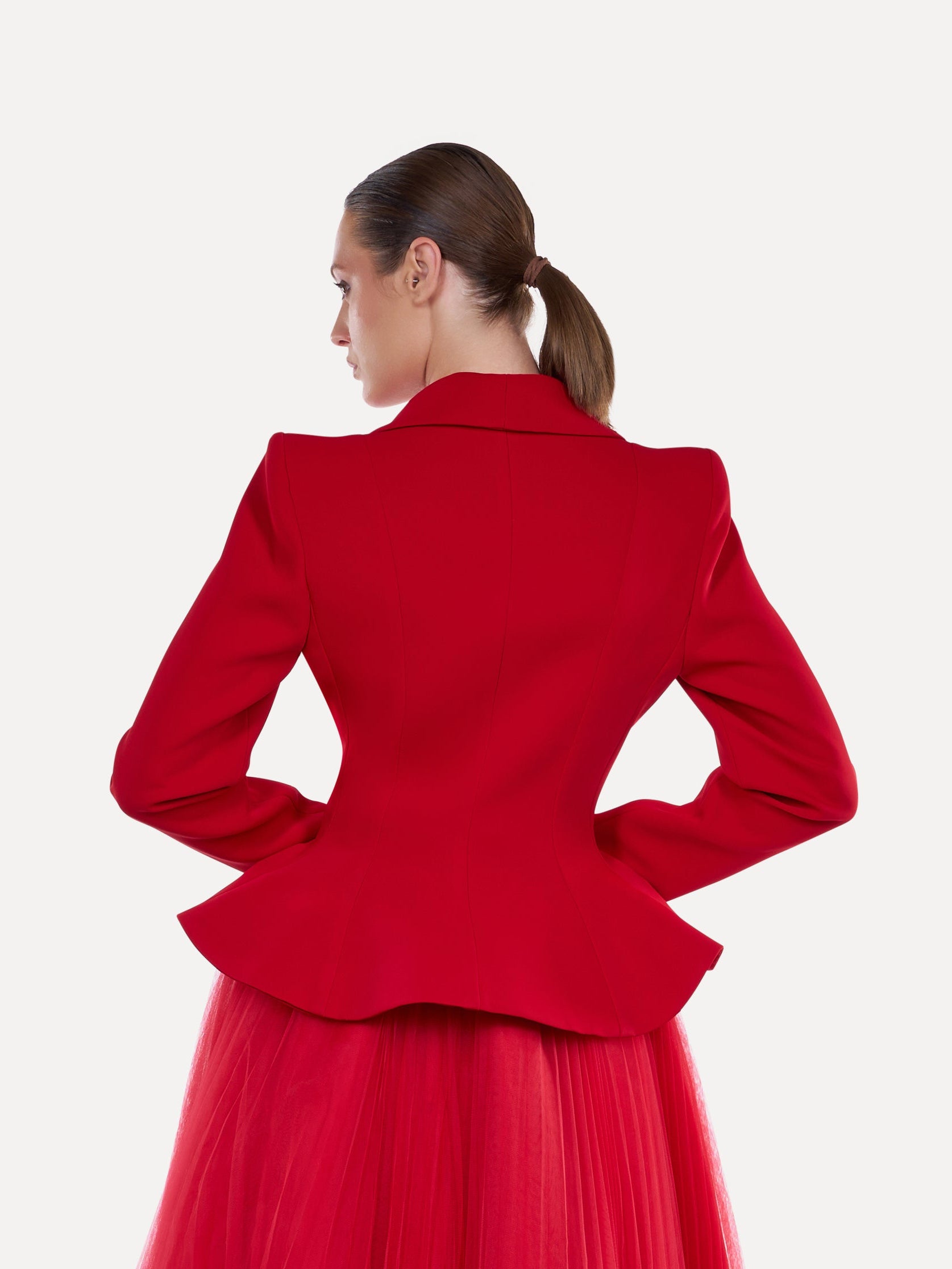Costum cu sacou cambrat si fusta din tulle Araftu Couture