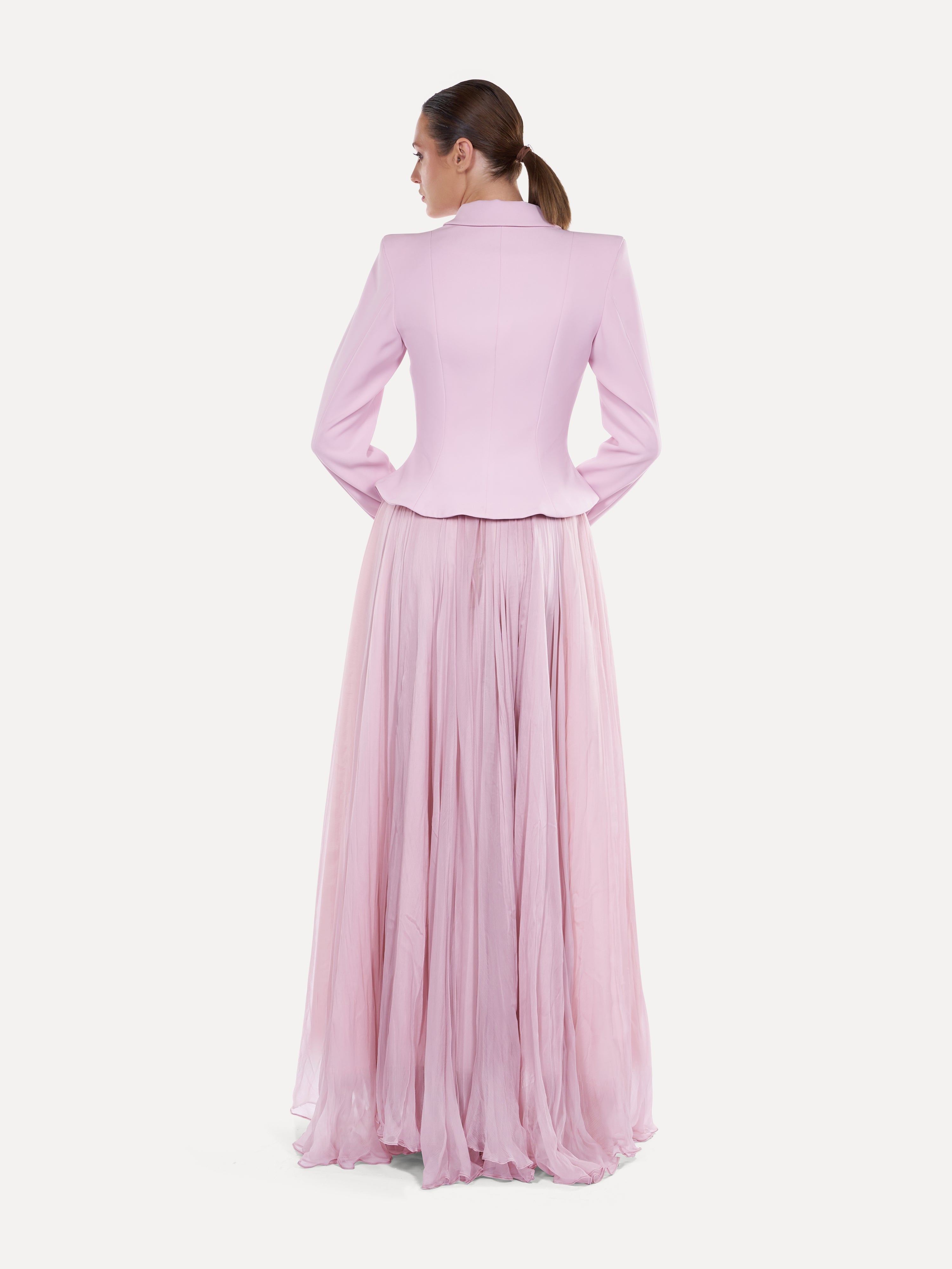 Costum cu sacou cambrat si fusta maxi din voal Araftu Couture