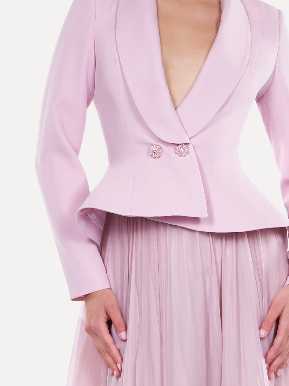 Costum cu sacou cambrat si fusta maxi din voal Araftu Couture