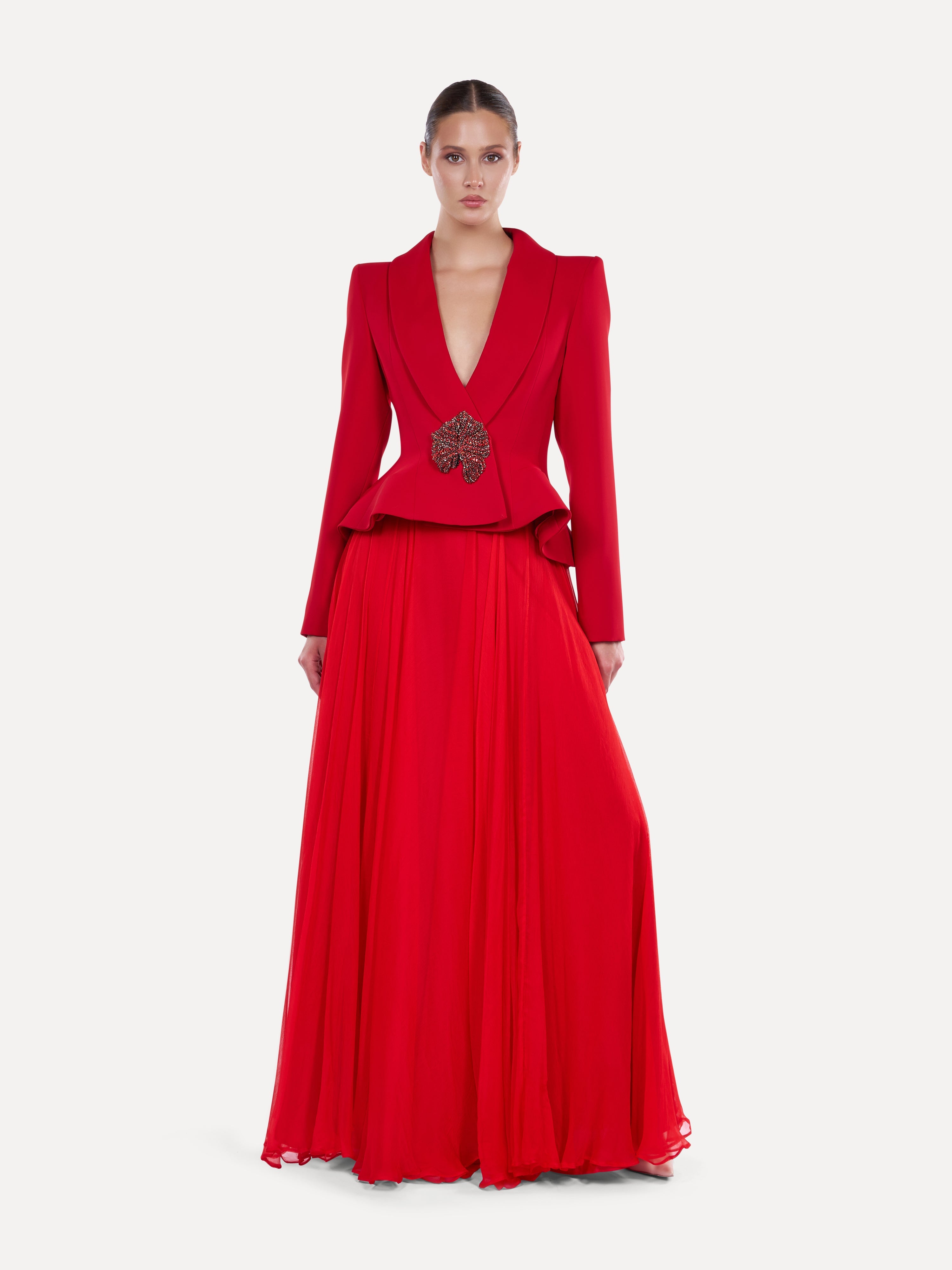 Costum cu sacou cambrat si fusta maxi din voal natural Araftu Couture