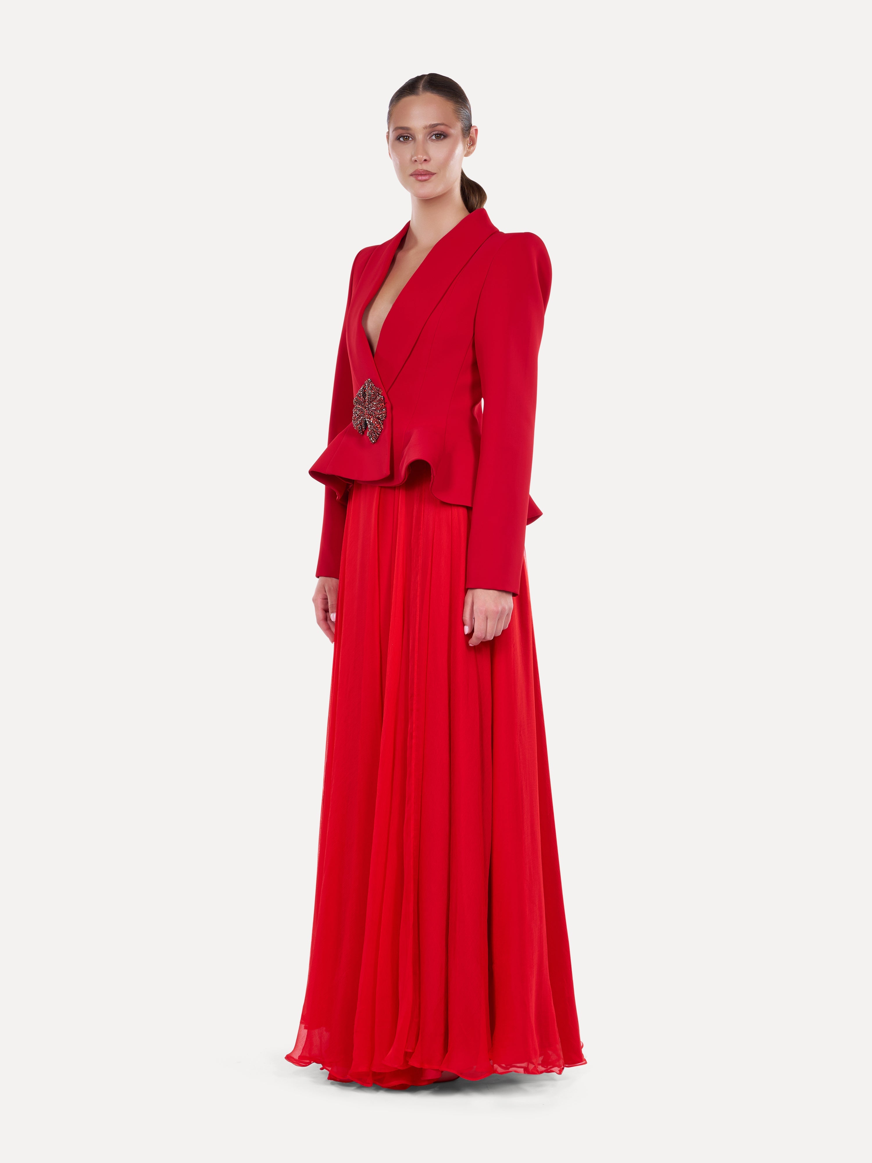 Costum cu sacou cambrat si fusta maxi din voal natural Araftu Couture