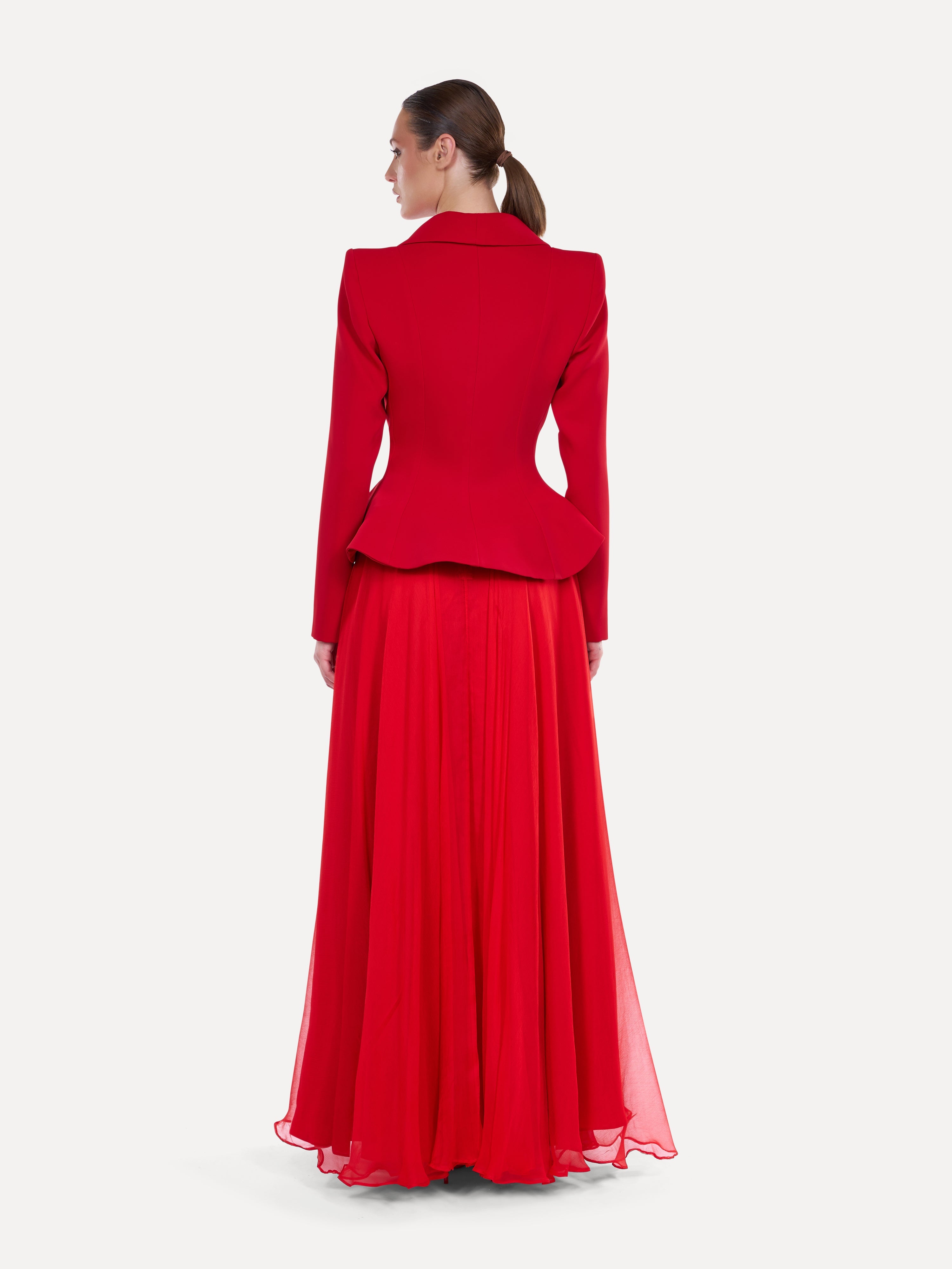 Costum cu sacou cambrat si fusta maxi din voal natural Araftu Couture