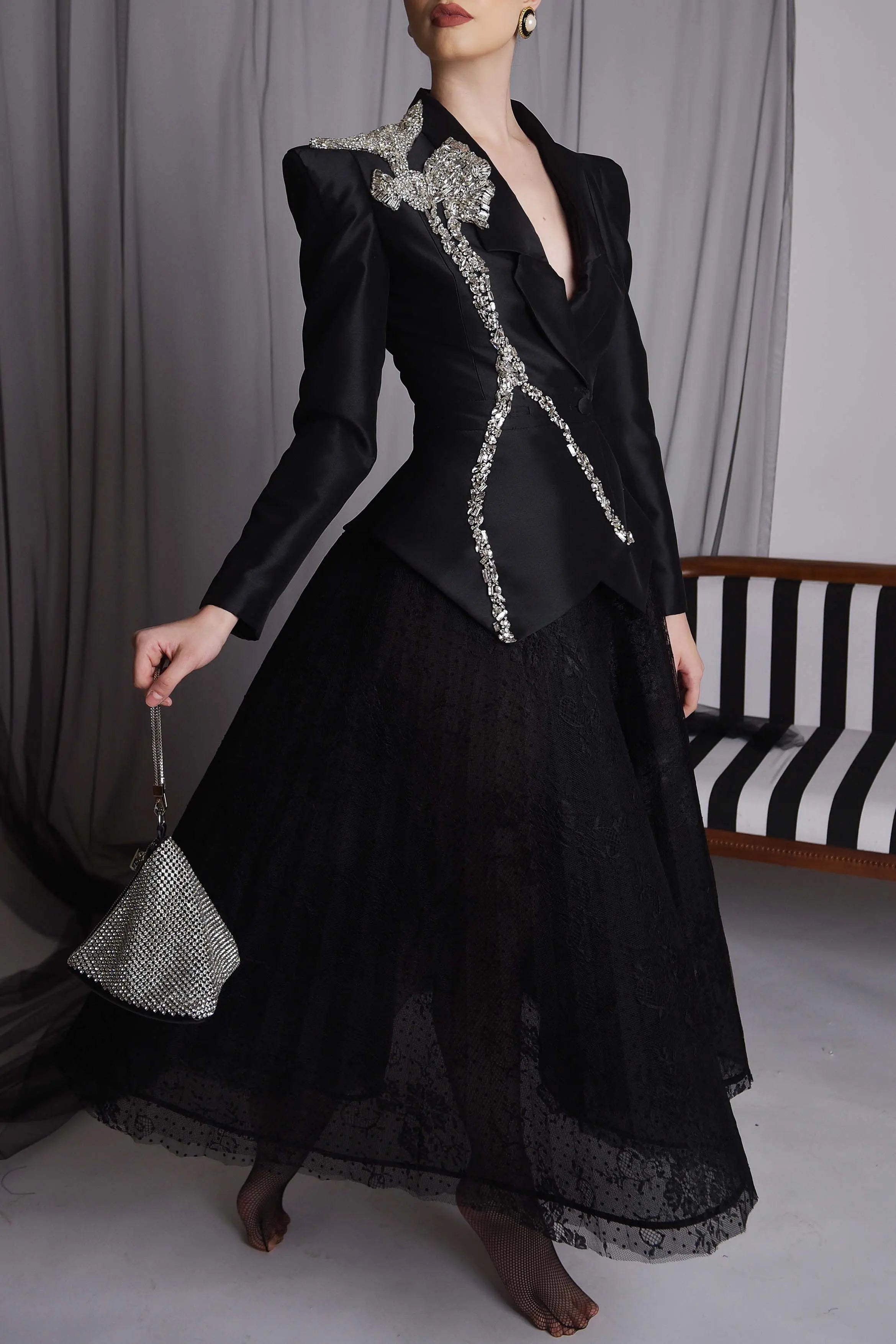 Costum elegant cu aplicatie de pietre Lalea Araftu Couture