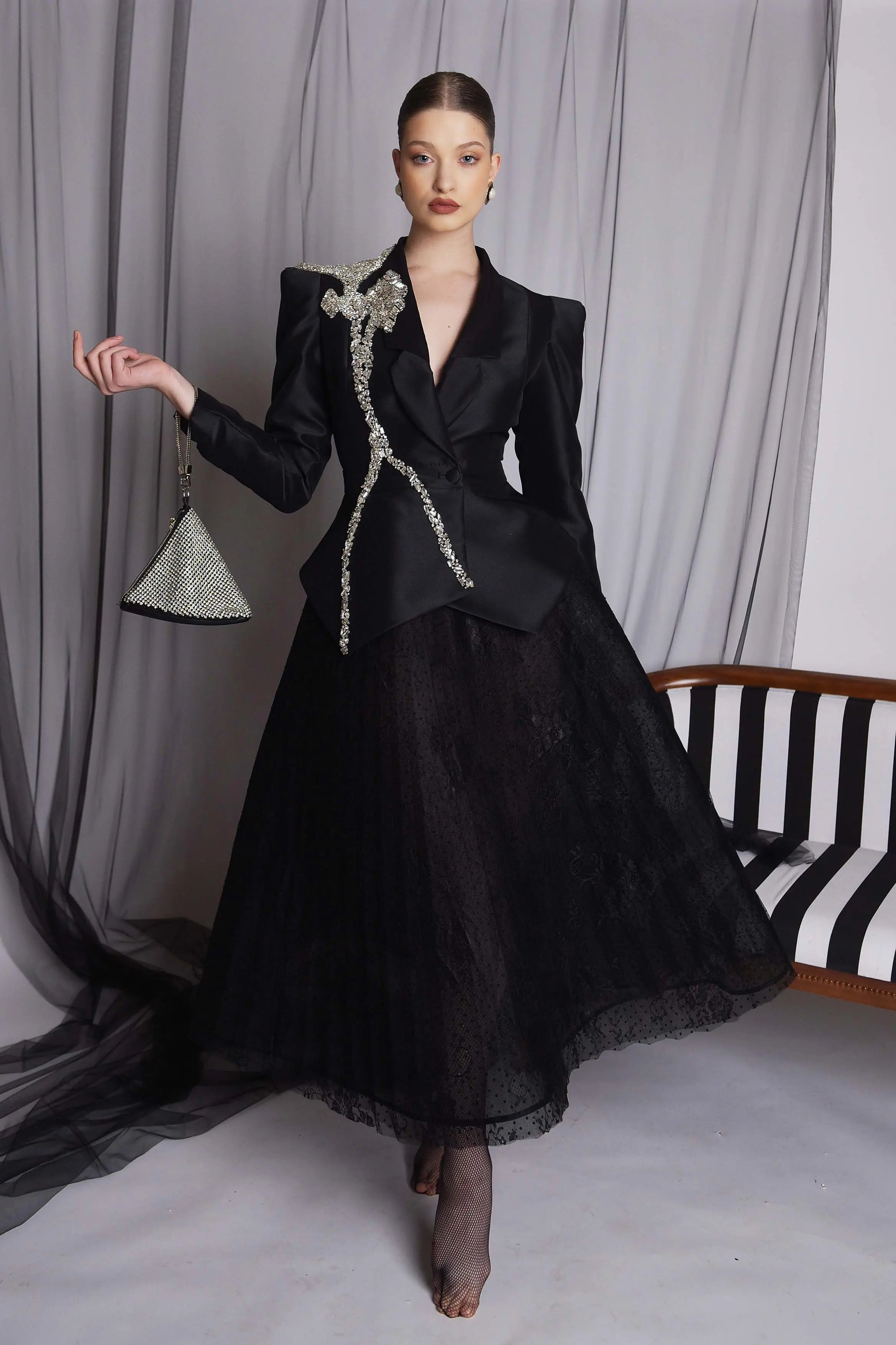Costum elegant cu aplicatie de pietre Lalea Araftu Couture