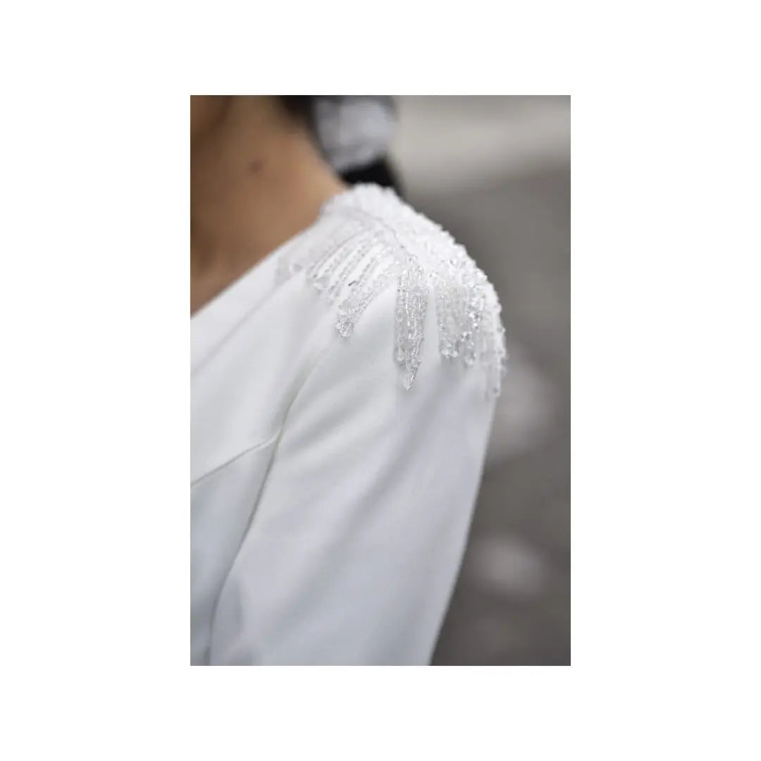 Costum elegant cu fustă conică și sacou cu aplicații - Araftu Couture