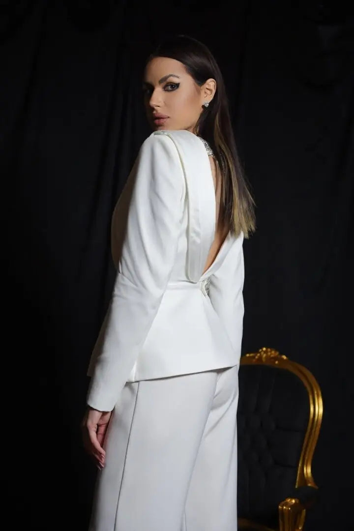 Costum elegant cu guler din mătase și aplicații - Araftu Couture