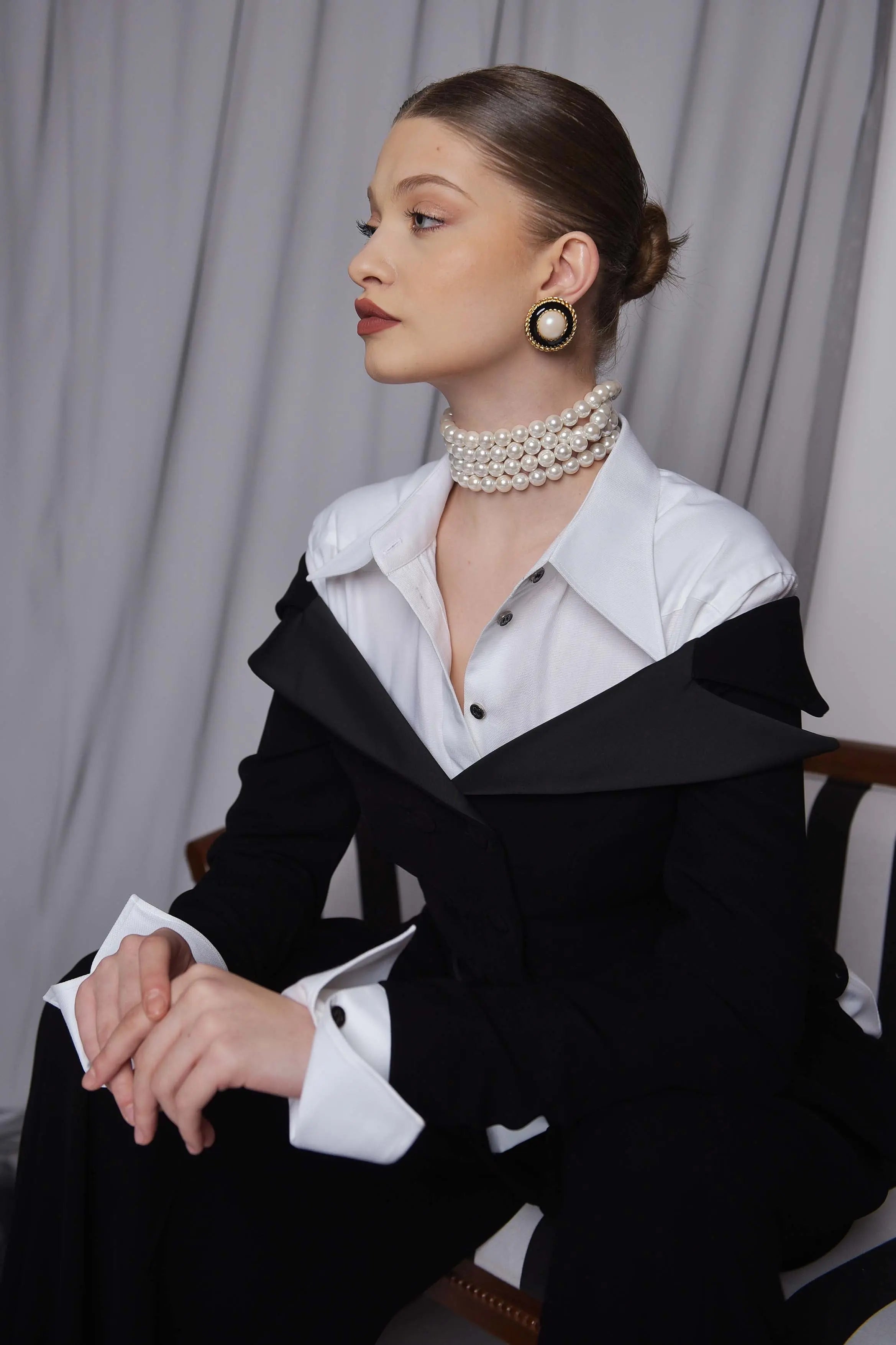 Costum elegant cu sacou pe umeri Araftu Couture