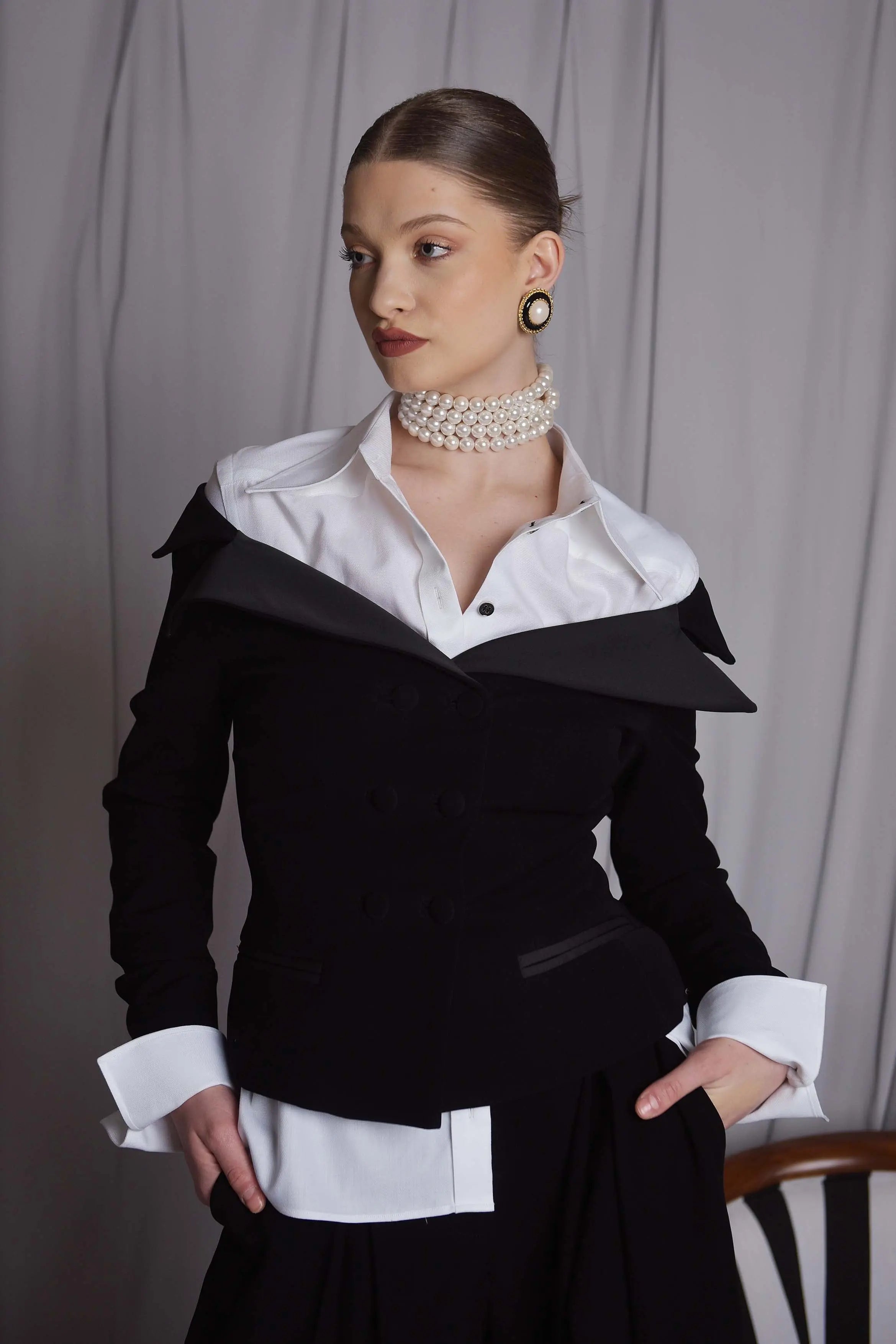 Costum elegant cu sacou pe umeri Araftu Couture