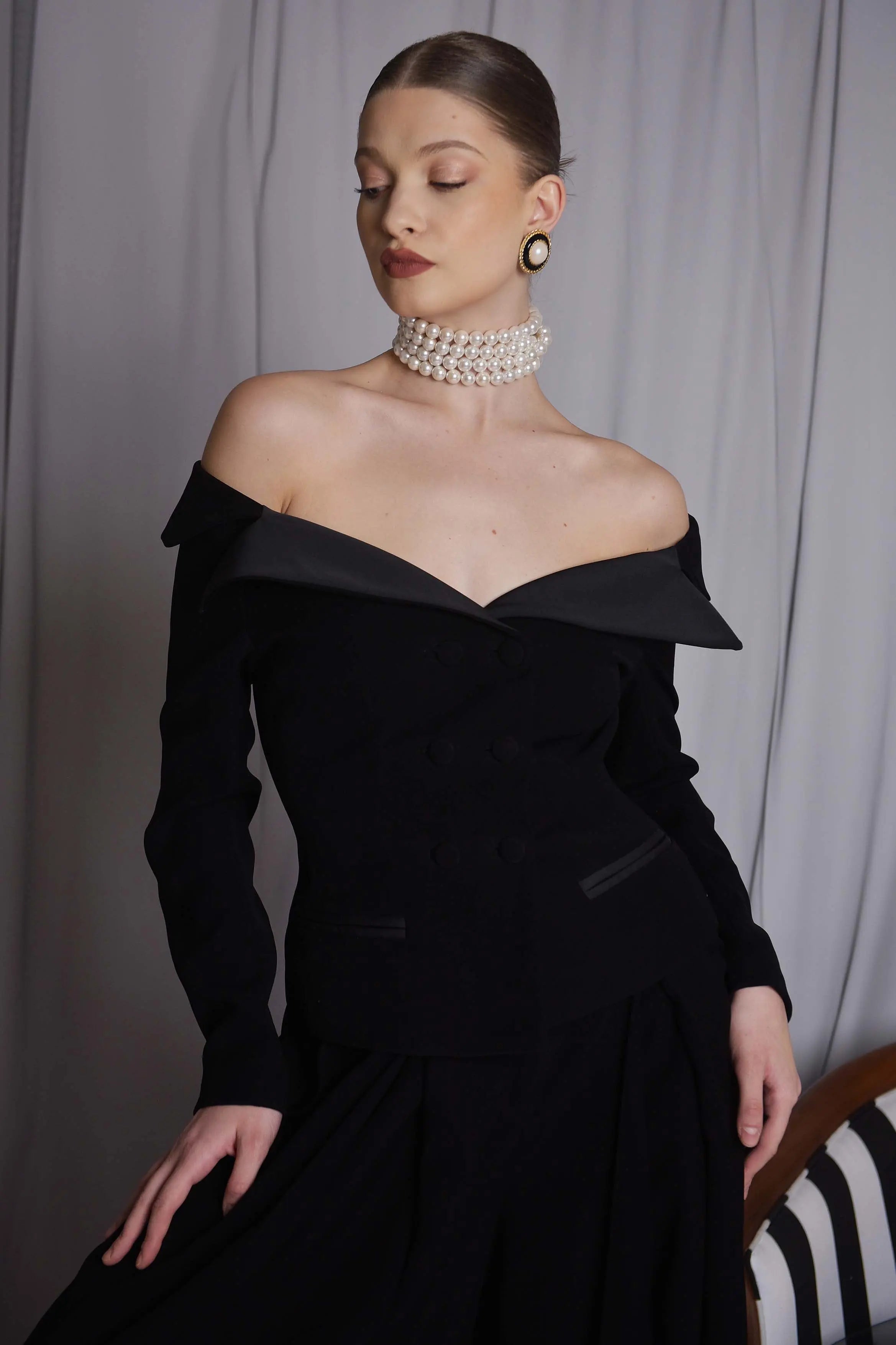 Costum elegant cu sacou pe umeri Araftu Couture