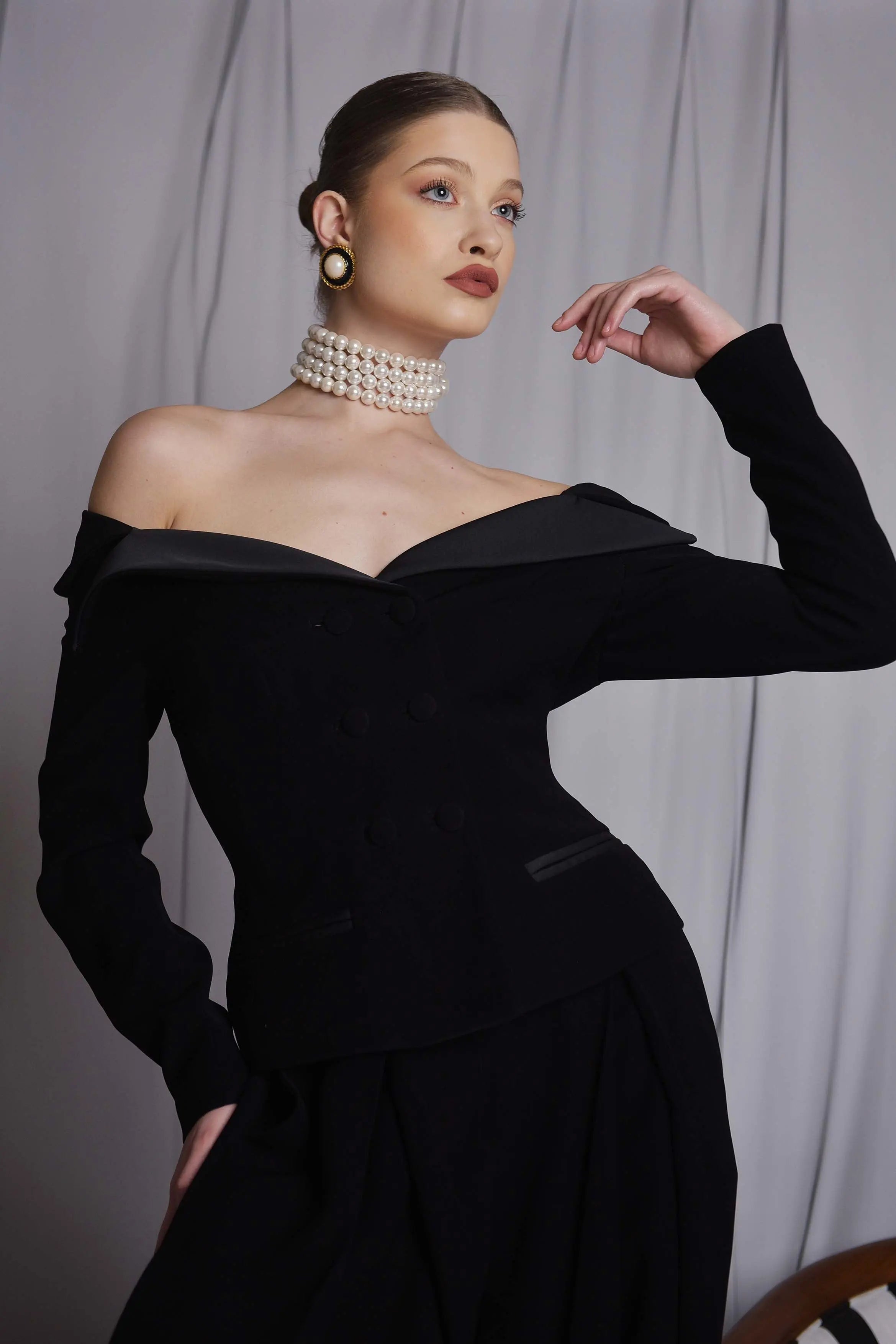 Costum elegant cu sacou pe umeri Araftu Couture
