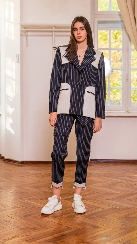 Costum oversize cu detalii aplicate  Araftu Couture