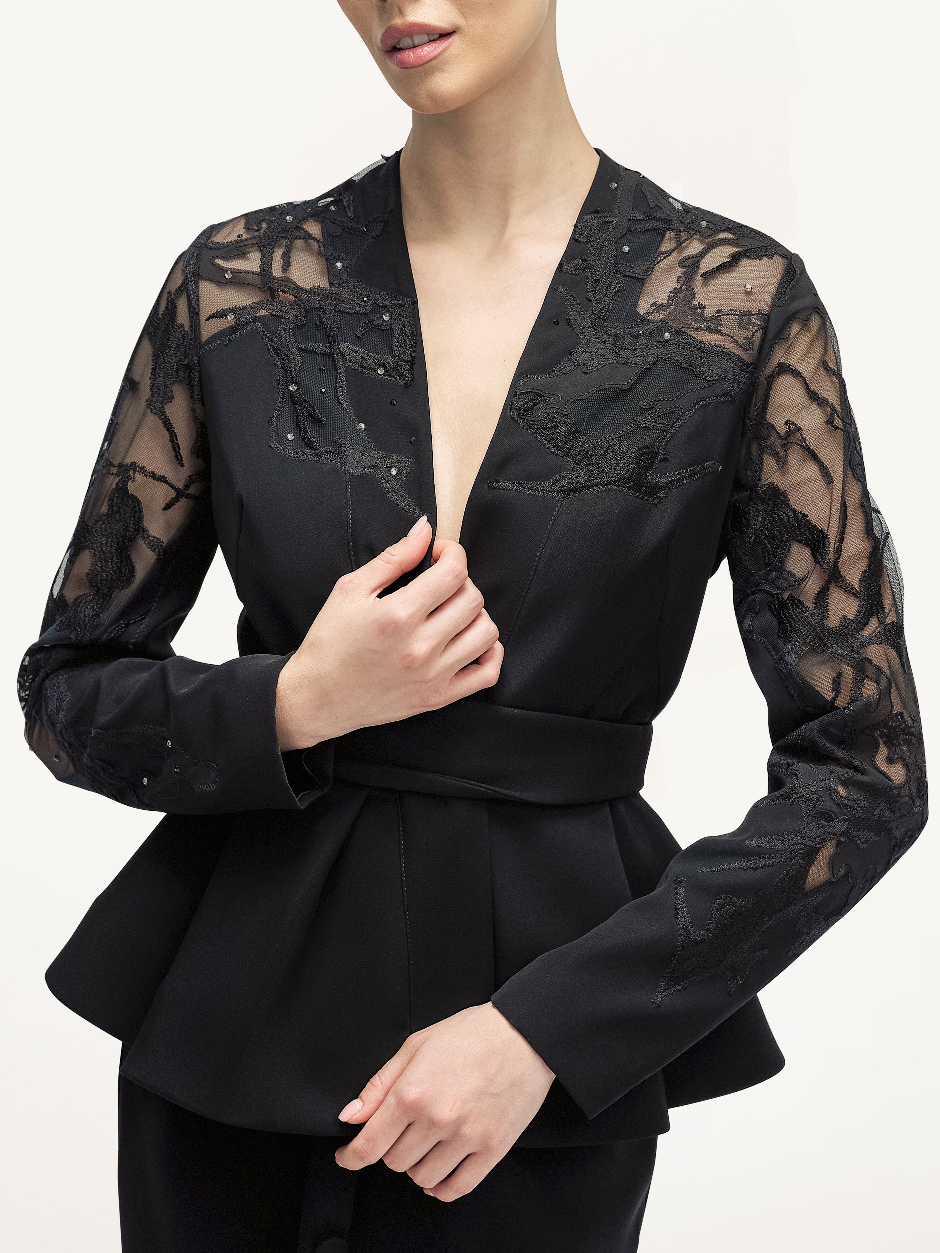 Costum cu fusta conica si Sacou Petrecut Araftu Couture