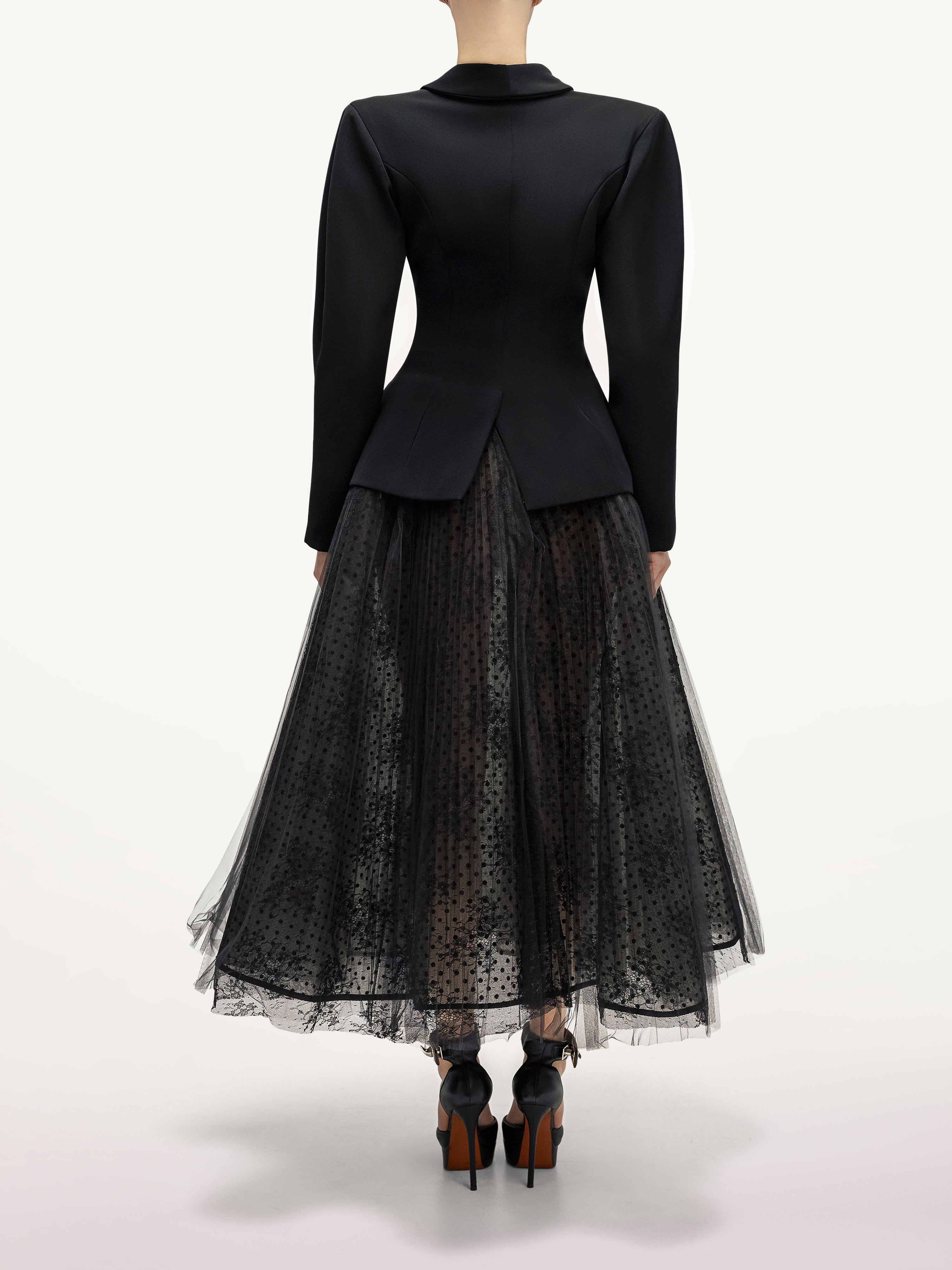 Costum Elegant Cu Fusta Clos din Dantela Araftu Couture