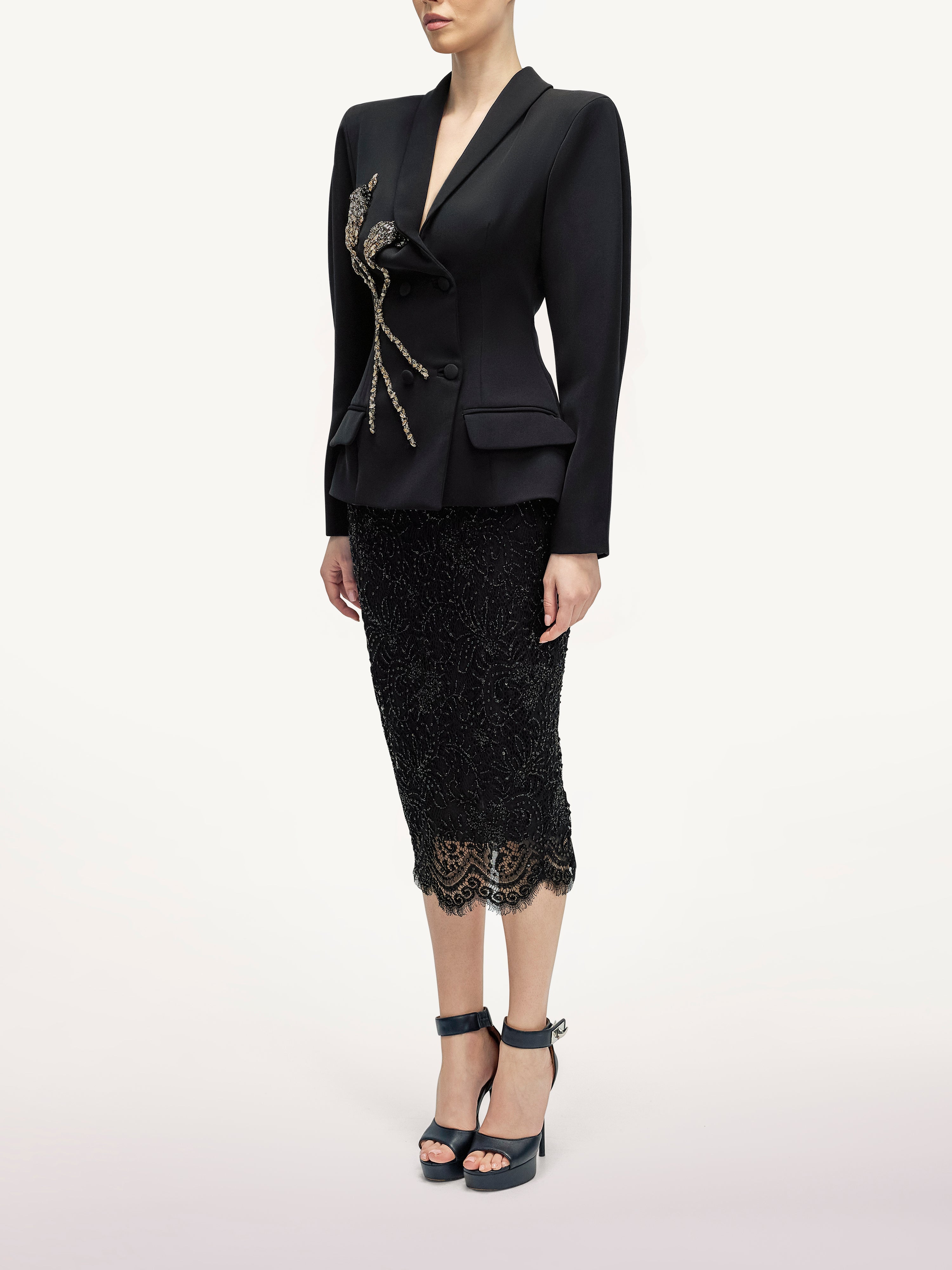 Costum Elegant cu Sacou cu Umeri Lati Araftu Couture
