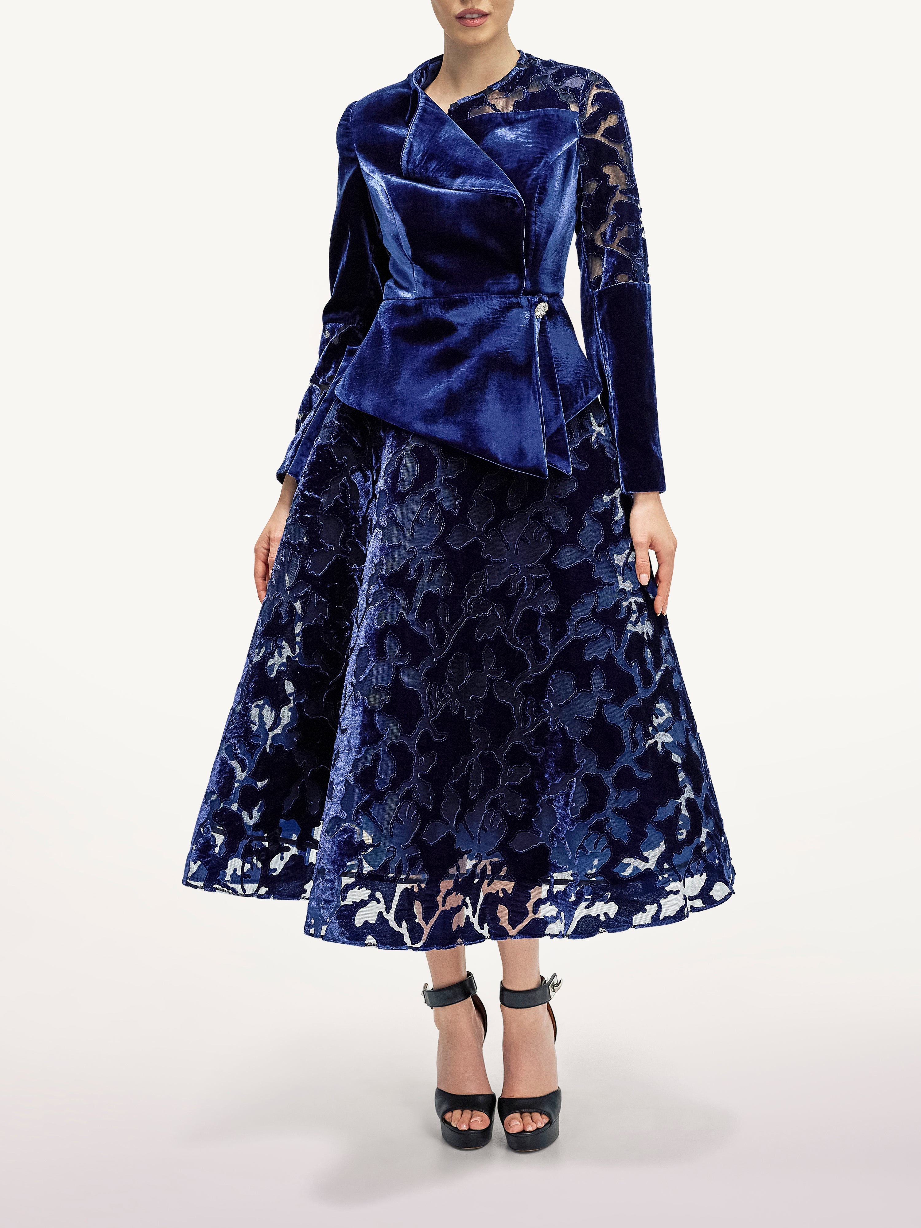 Costum din Catifea Cu Fusta Ampla Araftu Couture