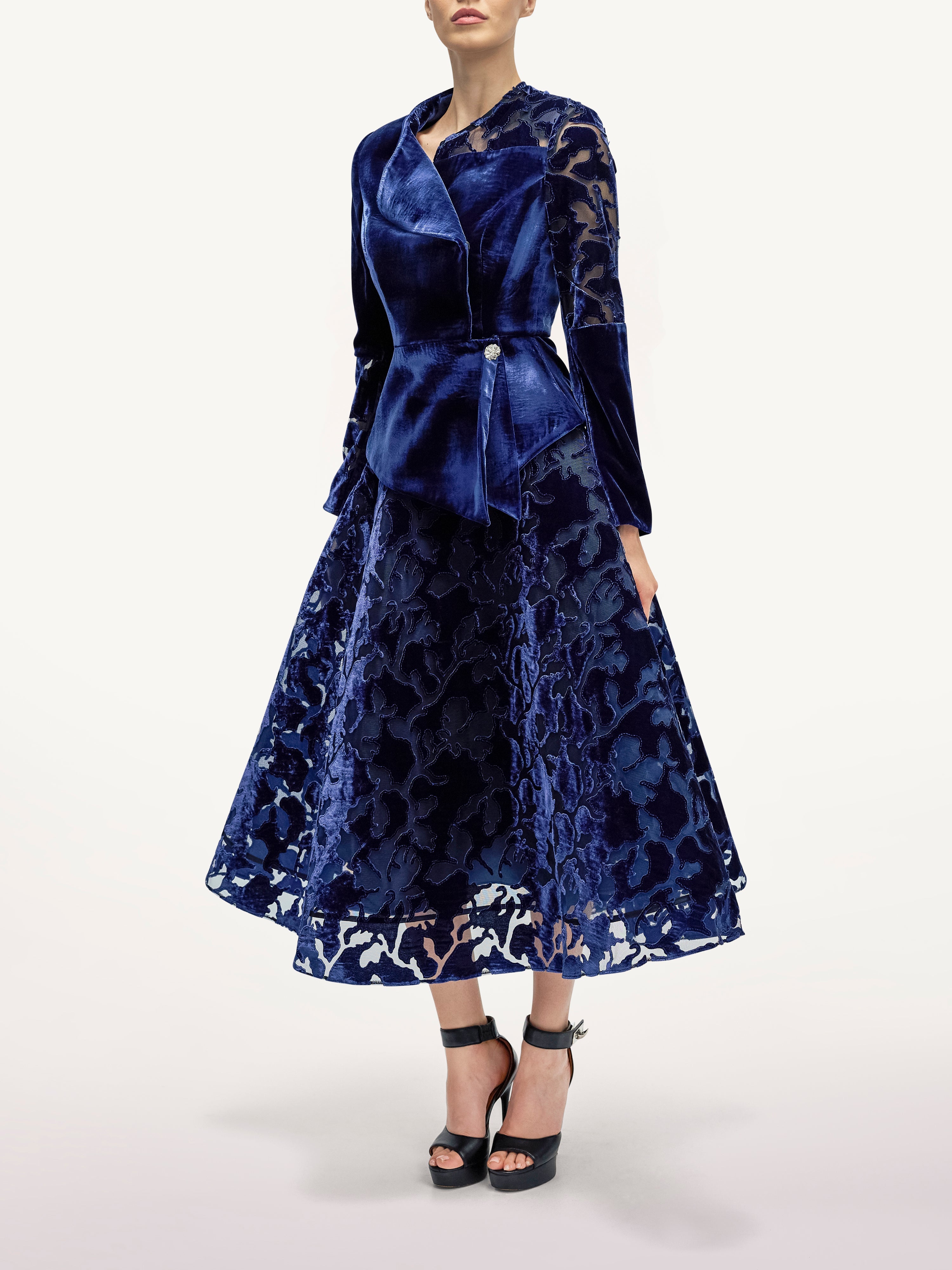 Costum din Catifea Cu Fusta Ampla Araftu Couture