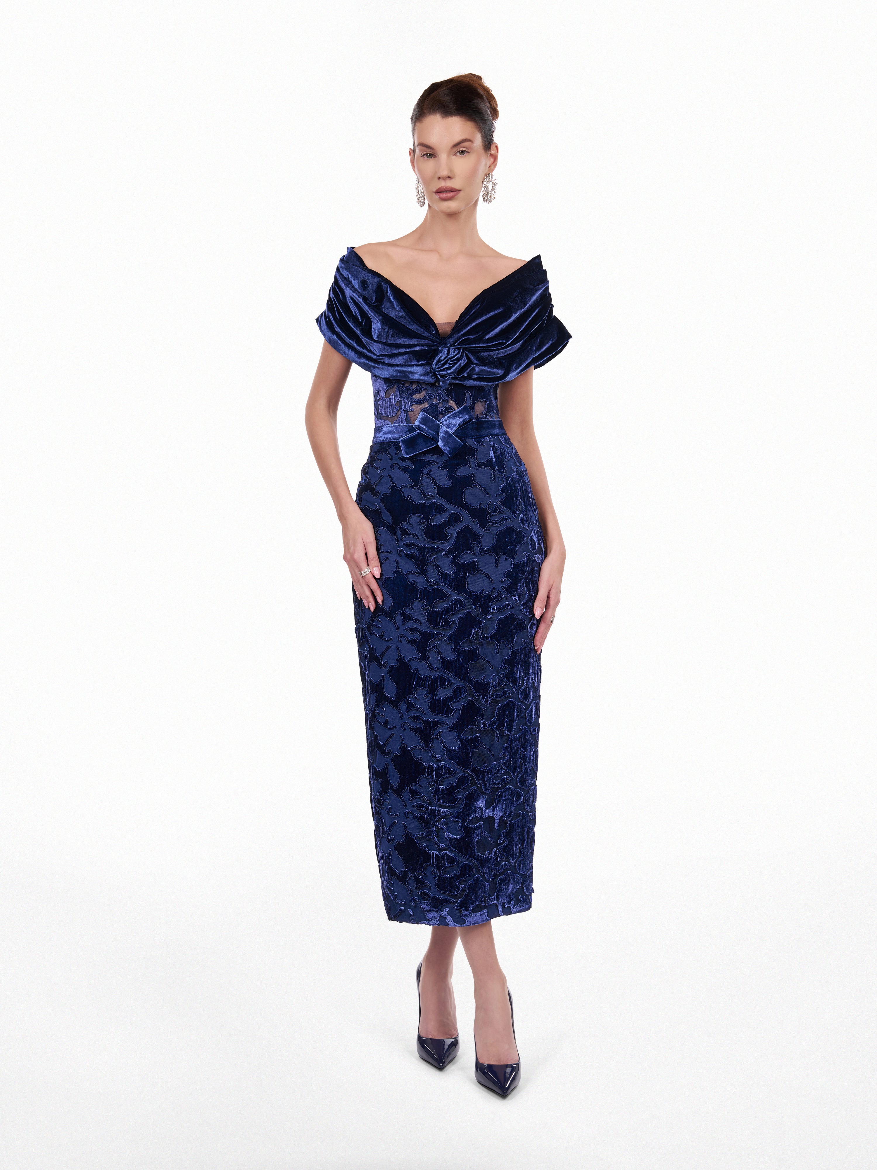 Rochie midi pe umeri din catifea Araftu Couture