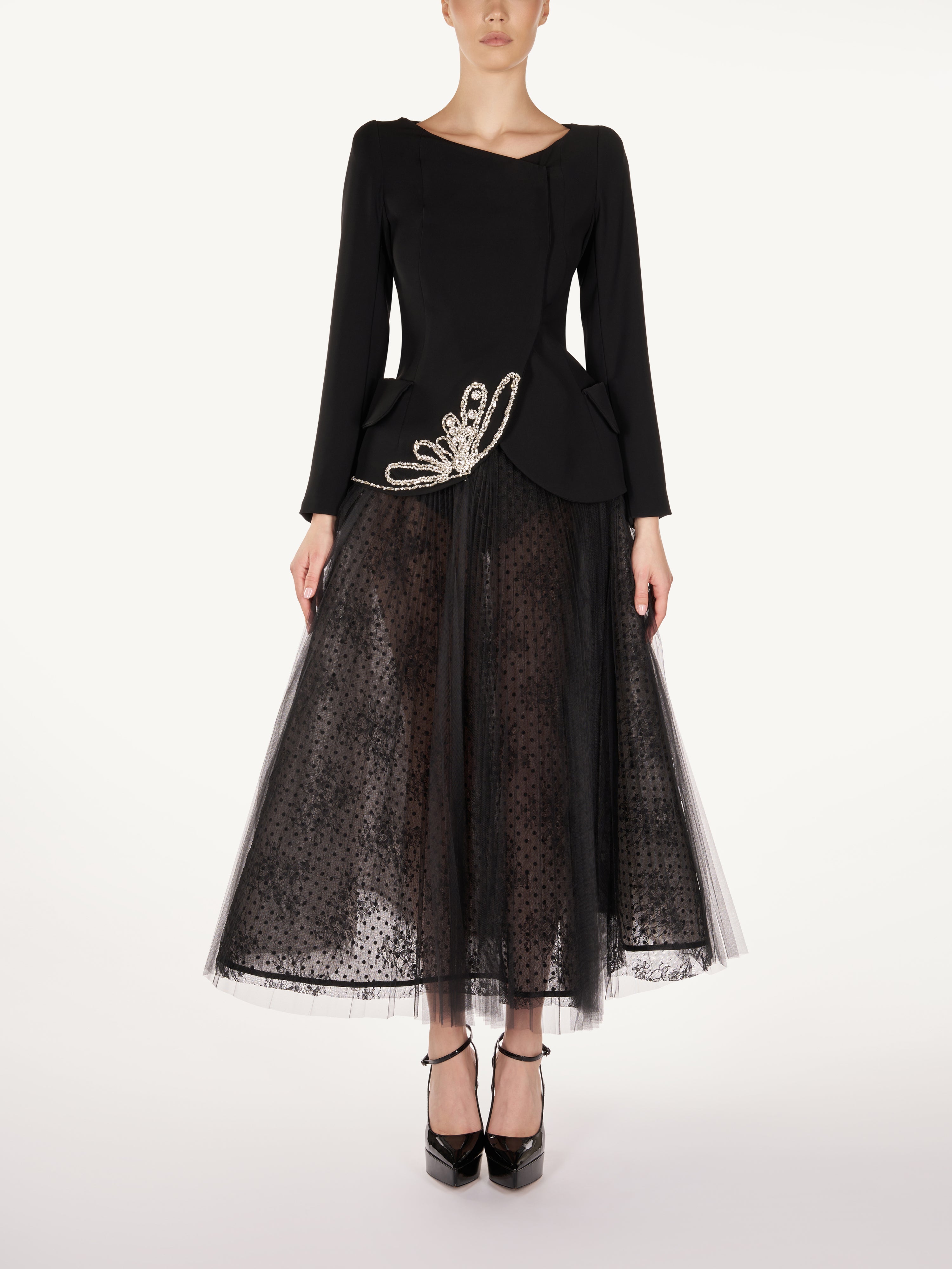 EMBROIDERY JACKET AND CHANTILLY SKIRT Araftu Couture