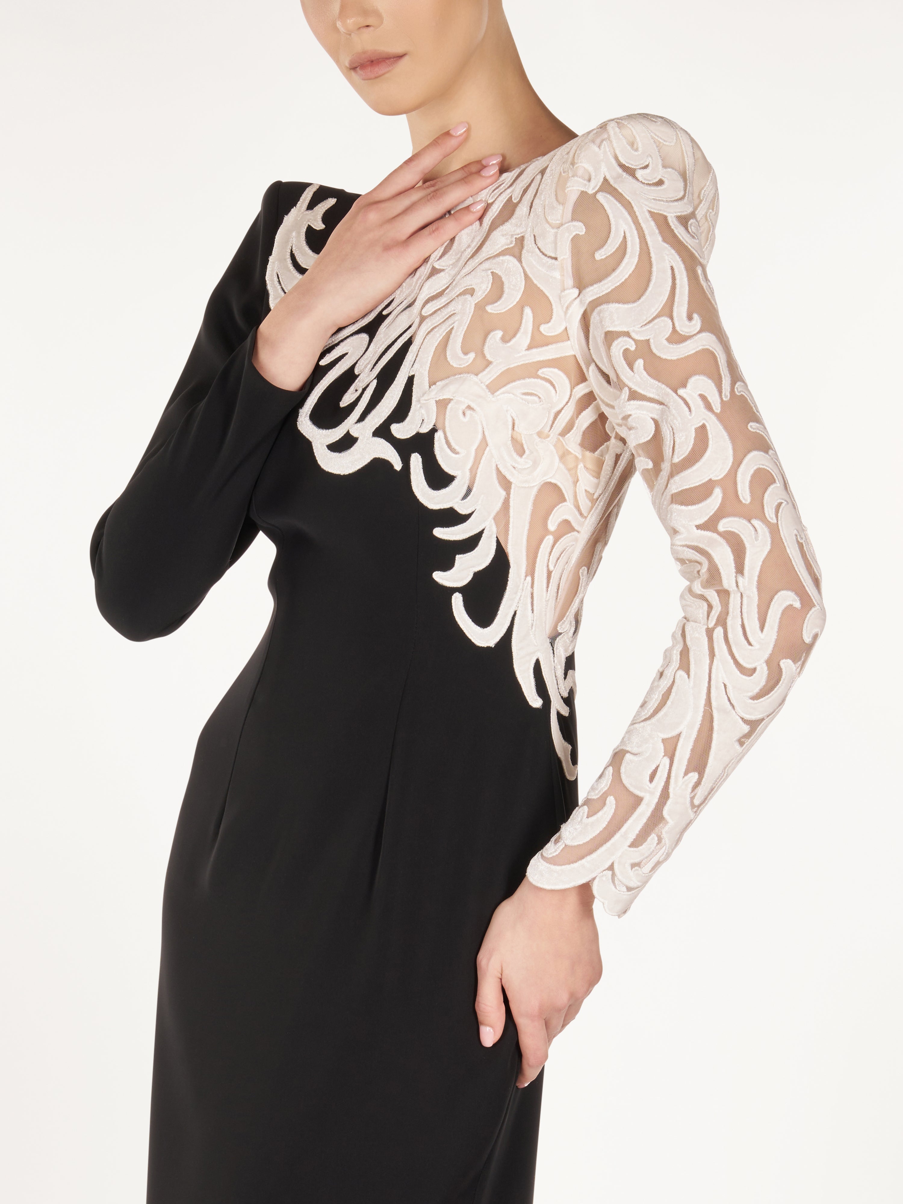 EVENING GOWN WITH VELVET LACE EMBROIDERY Araftu Couture