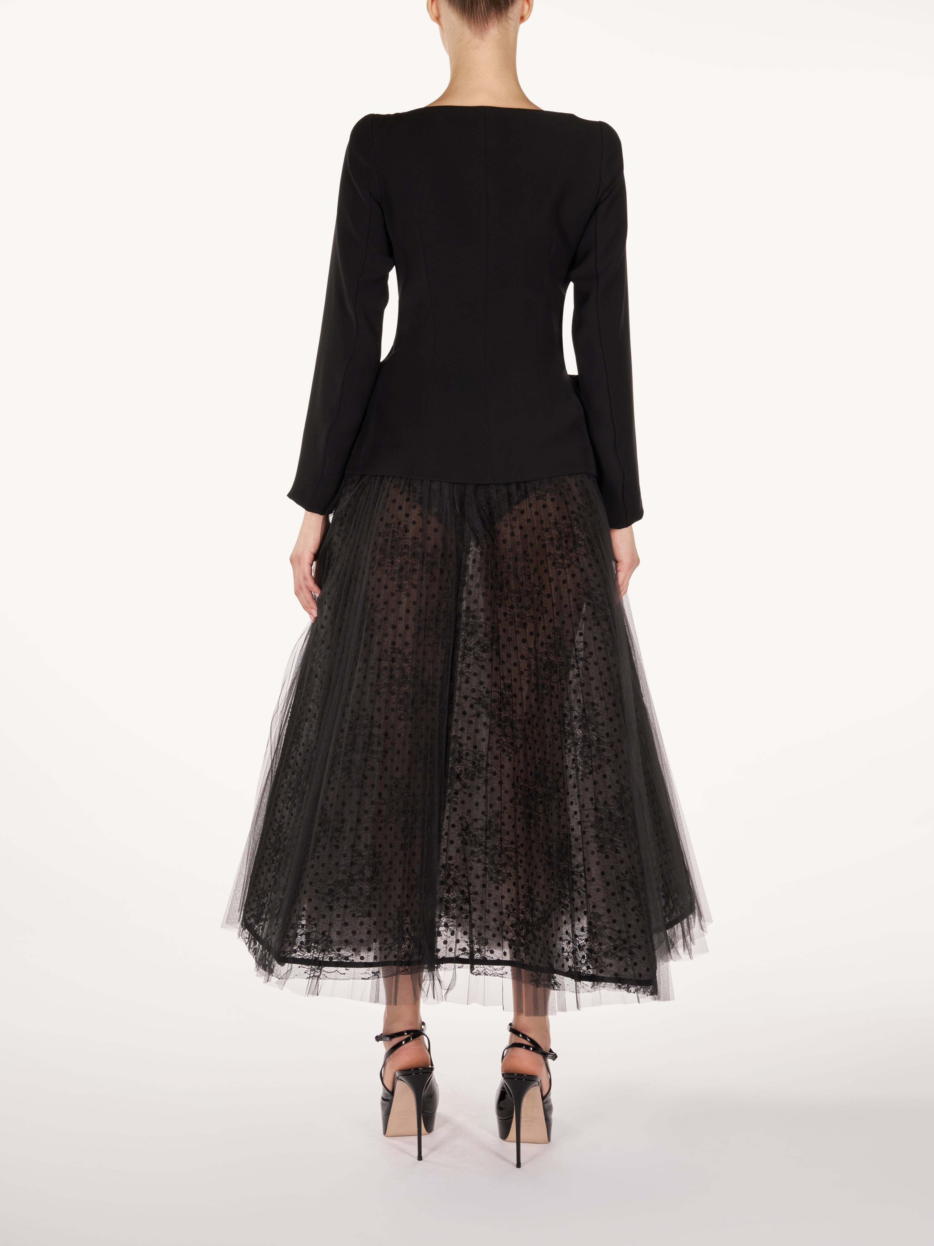 EMBROIDERY JACKET AND CHANTILLY SKIRT Araftu Couture