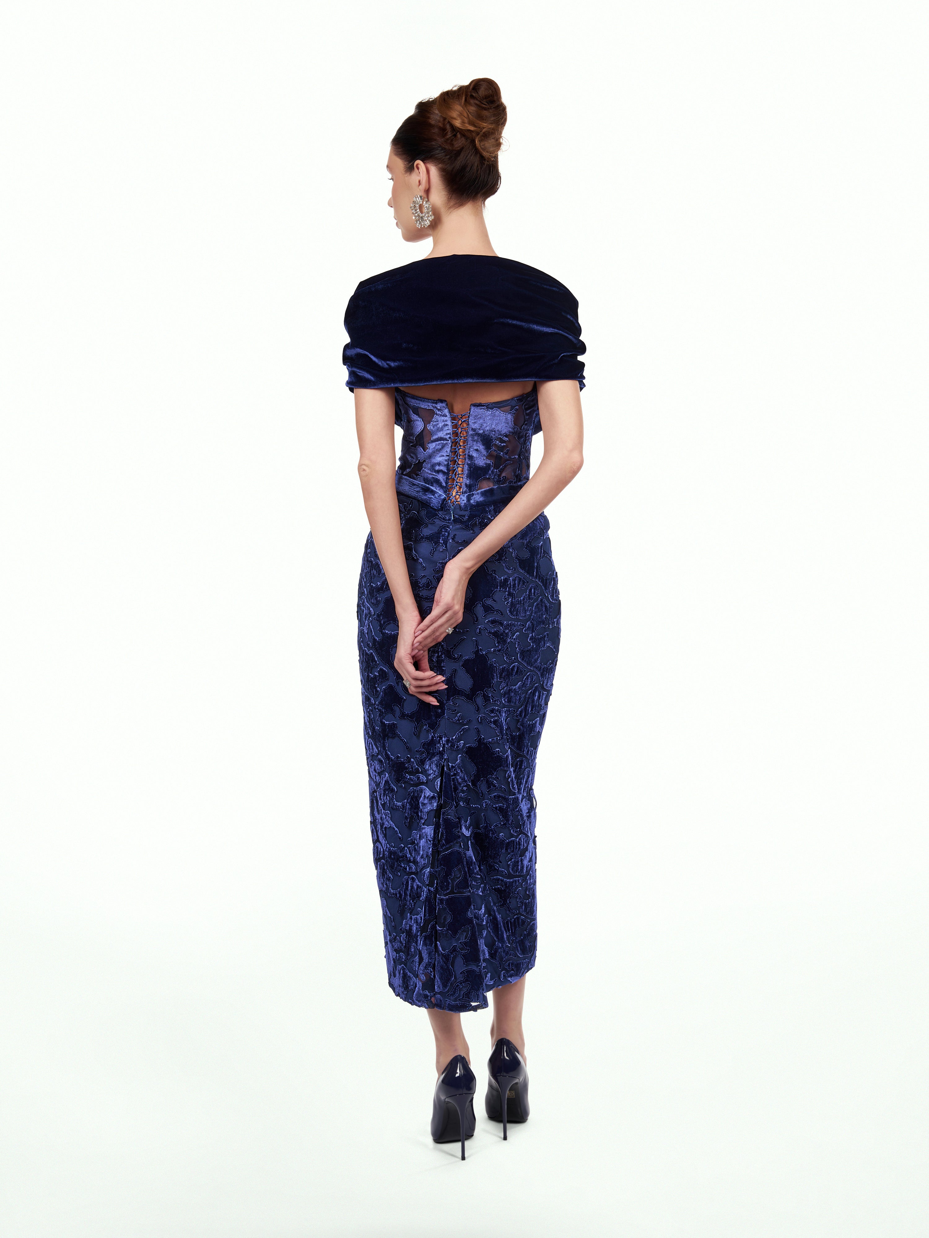 Rochie midi pe umeri din catifea Araftu Couture