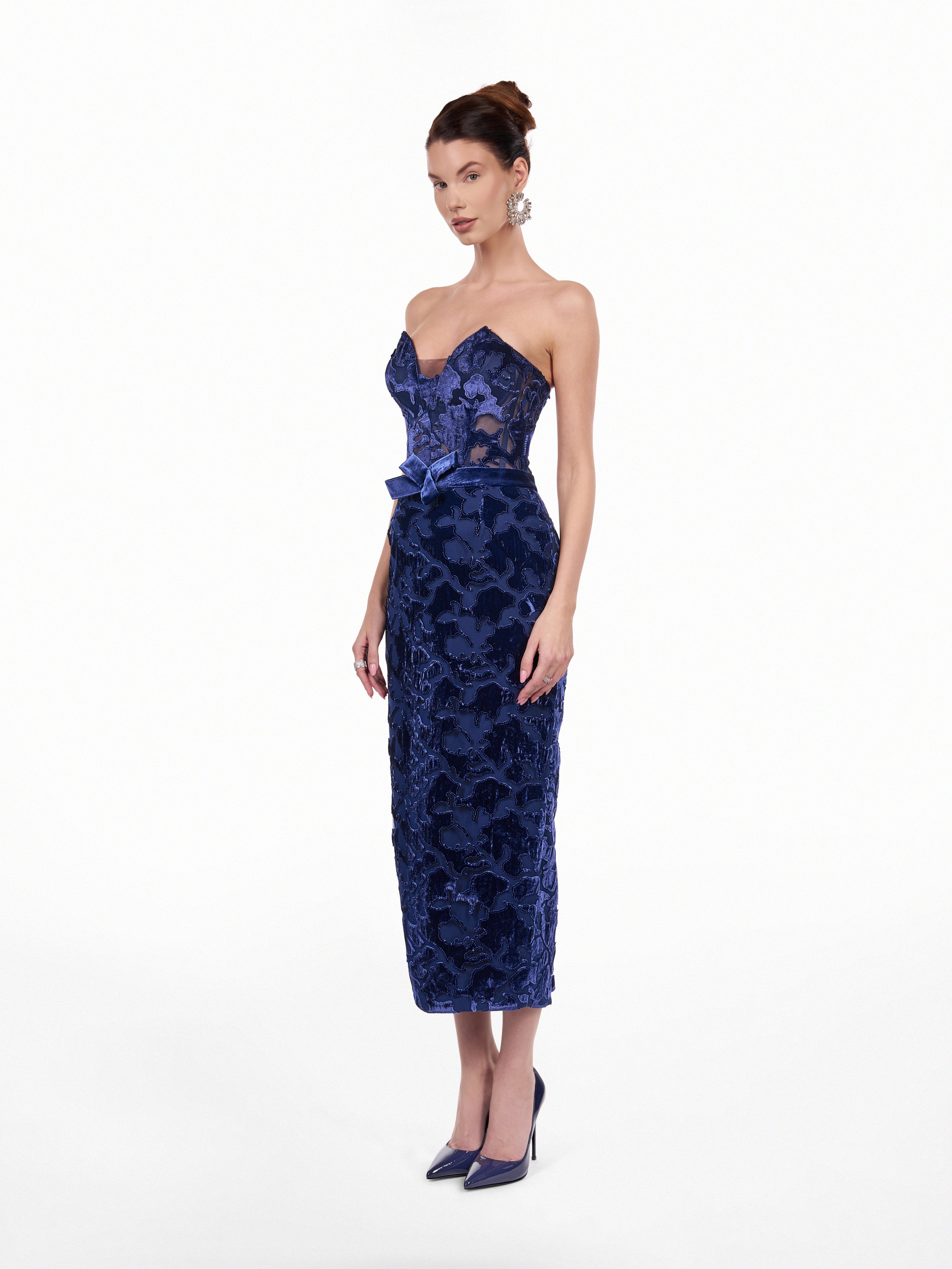 Rochie midi pe umeri din catifea Araftu Couture