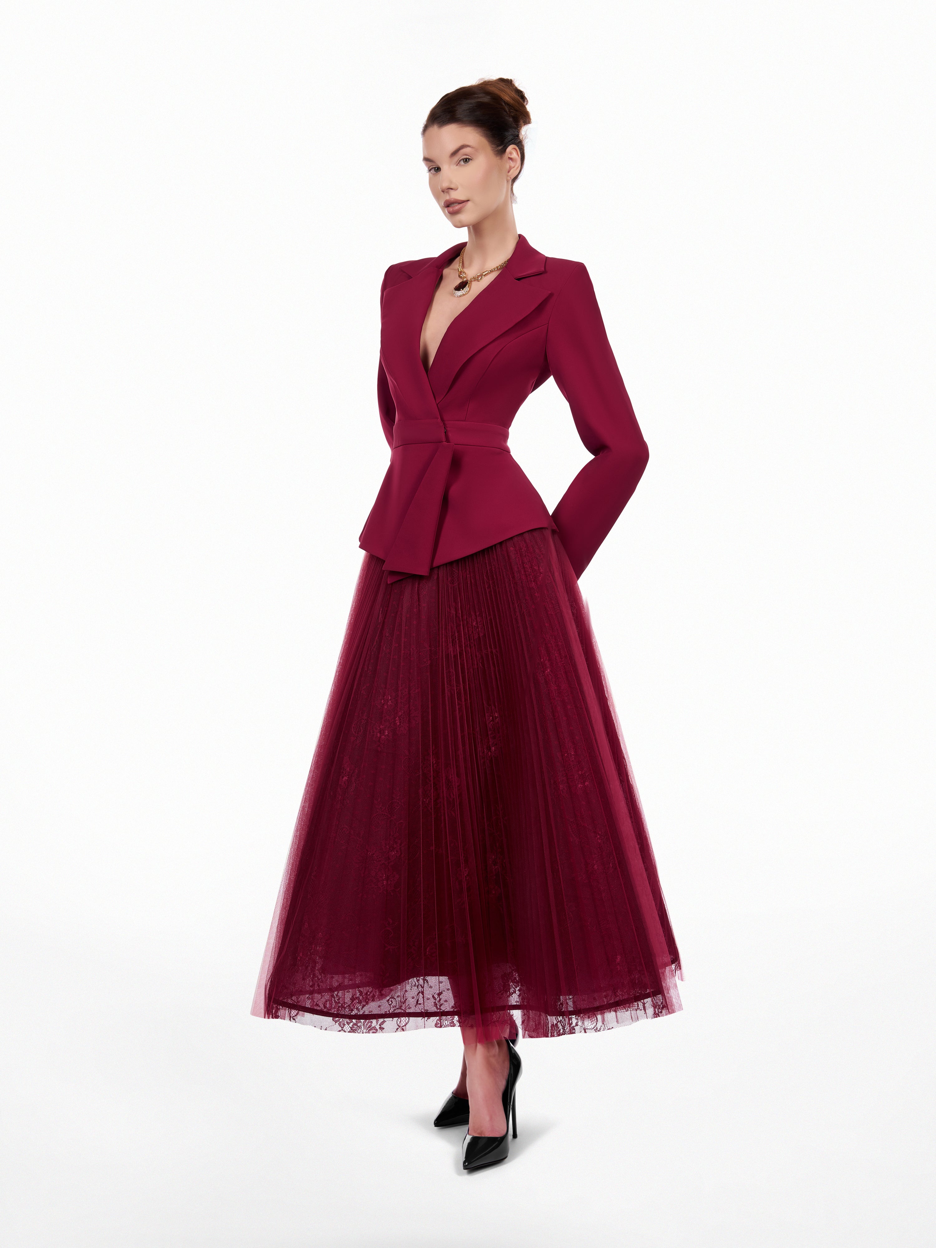 Costum cu fusta ampla din dantela Araftu Couture