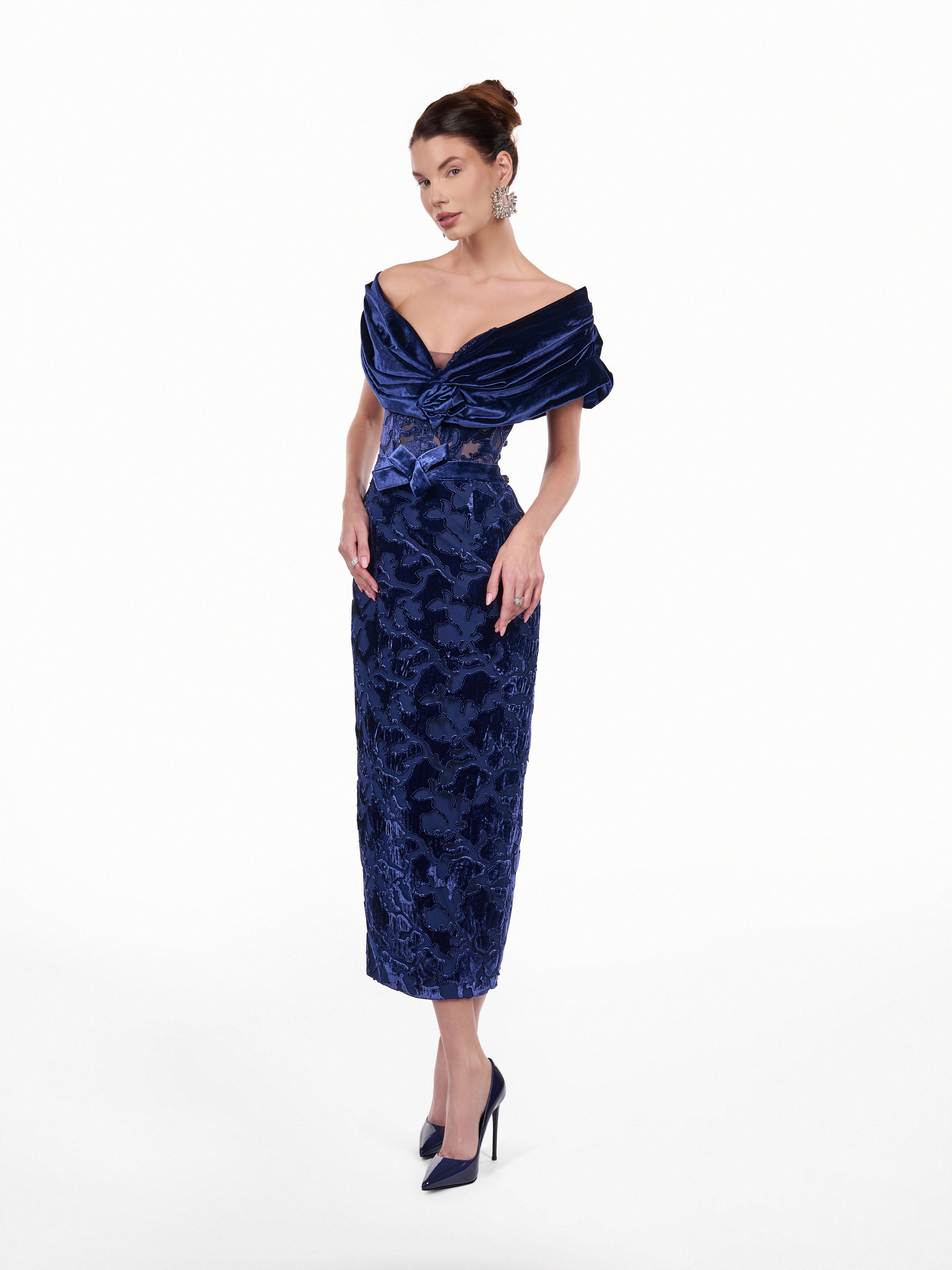 Rochie midi pe umeri din catifea Araftu Couture