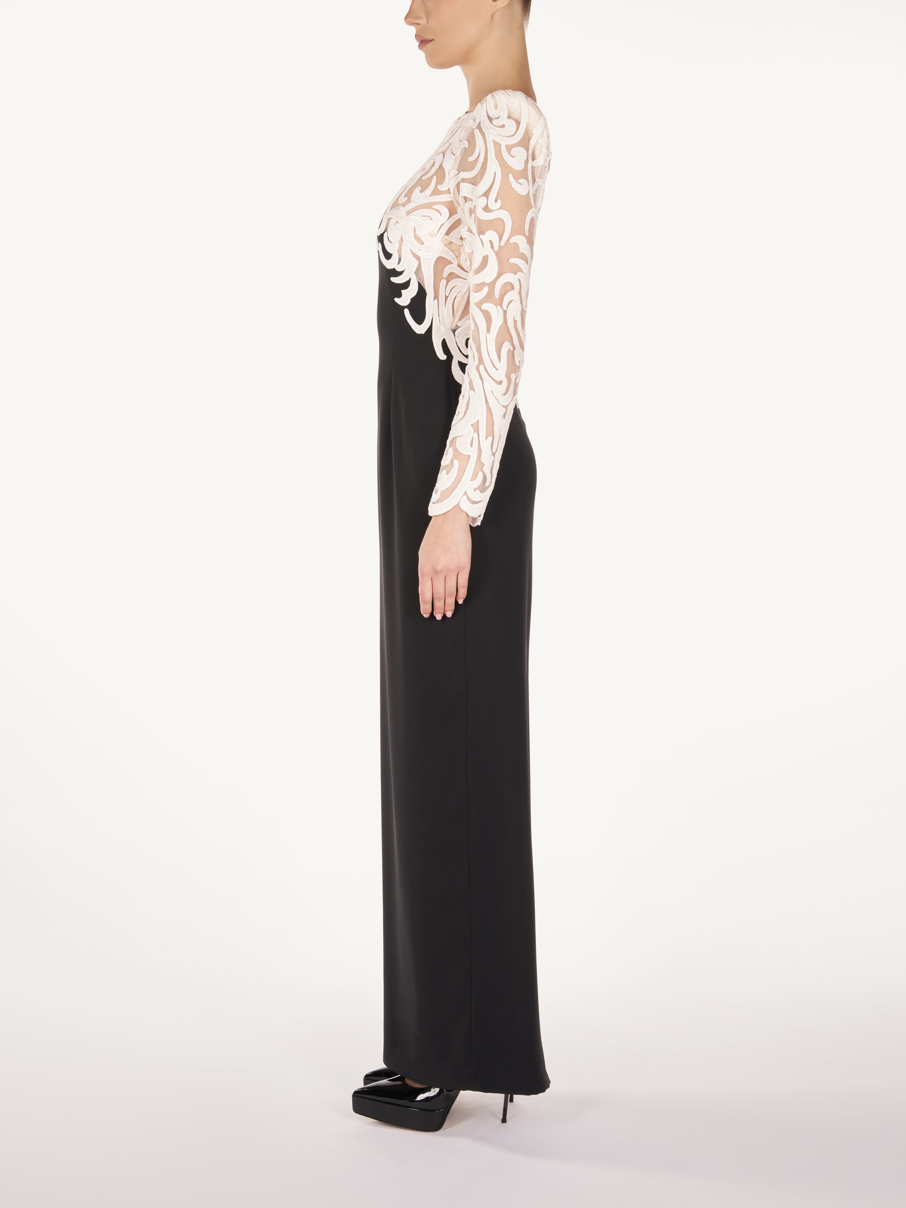 EVENING GOWN WITH VELVET LACE EMBROIDERY Araftu Couture