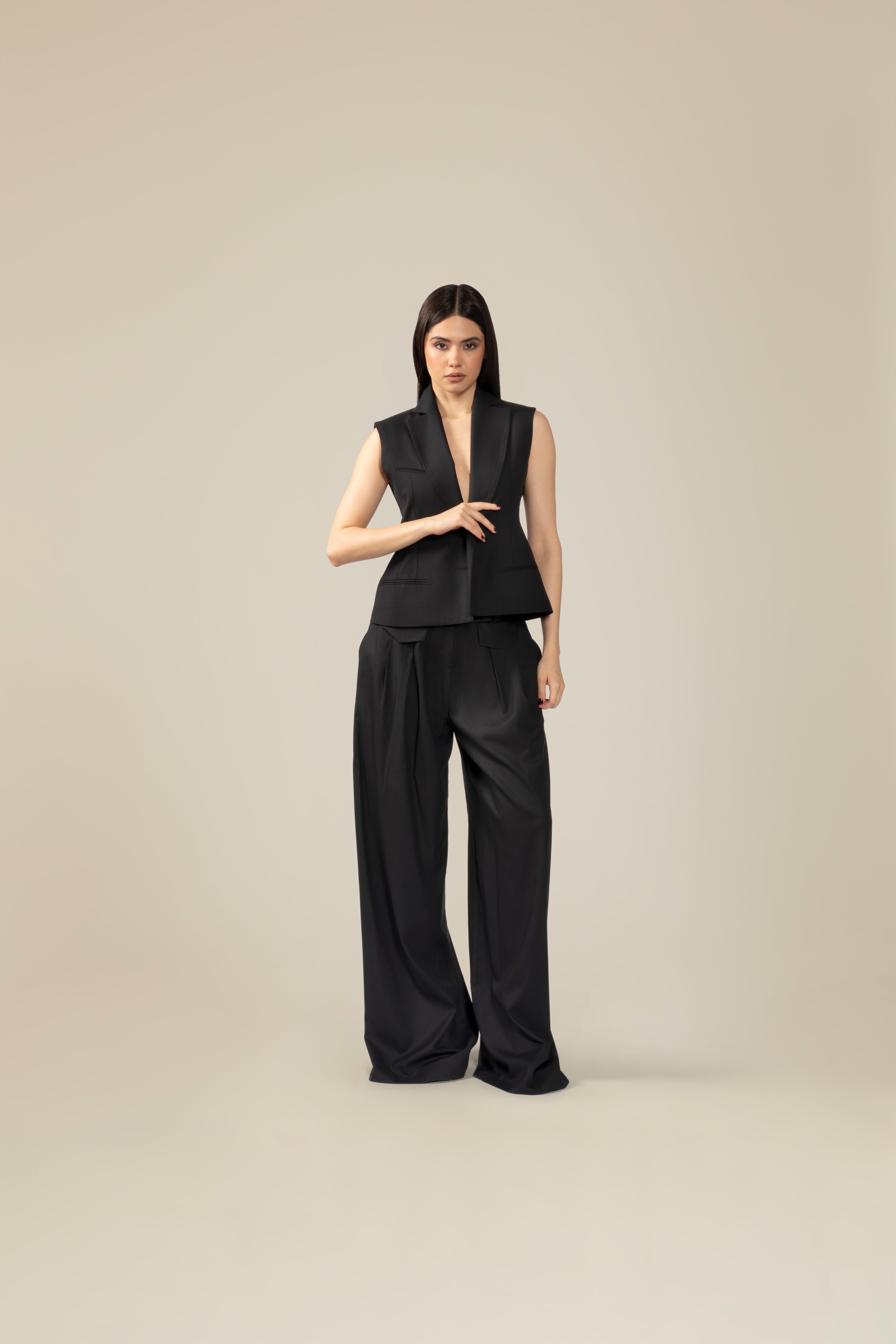 Costum cu vesta cambrata si pantalon Palazzo  Araftu Couture