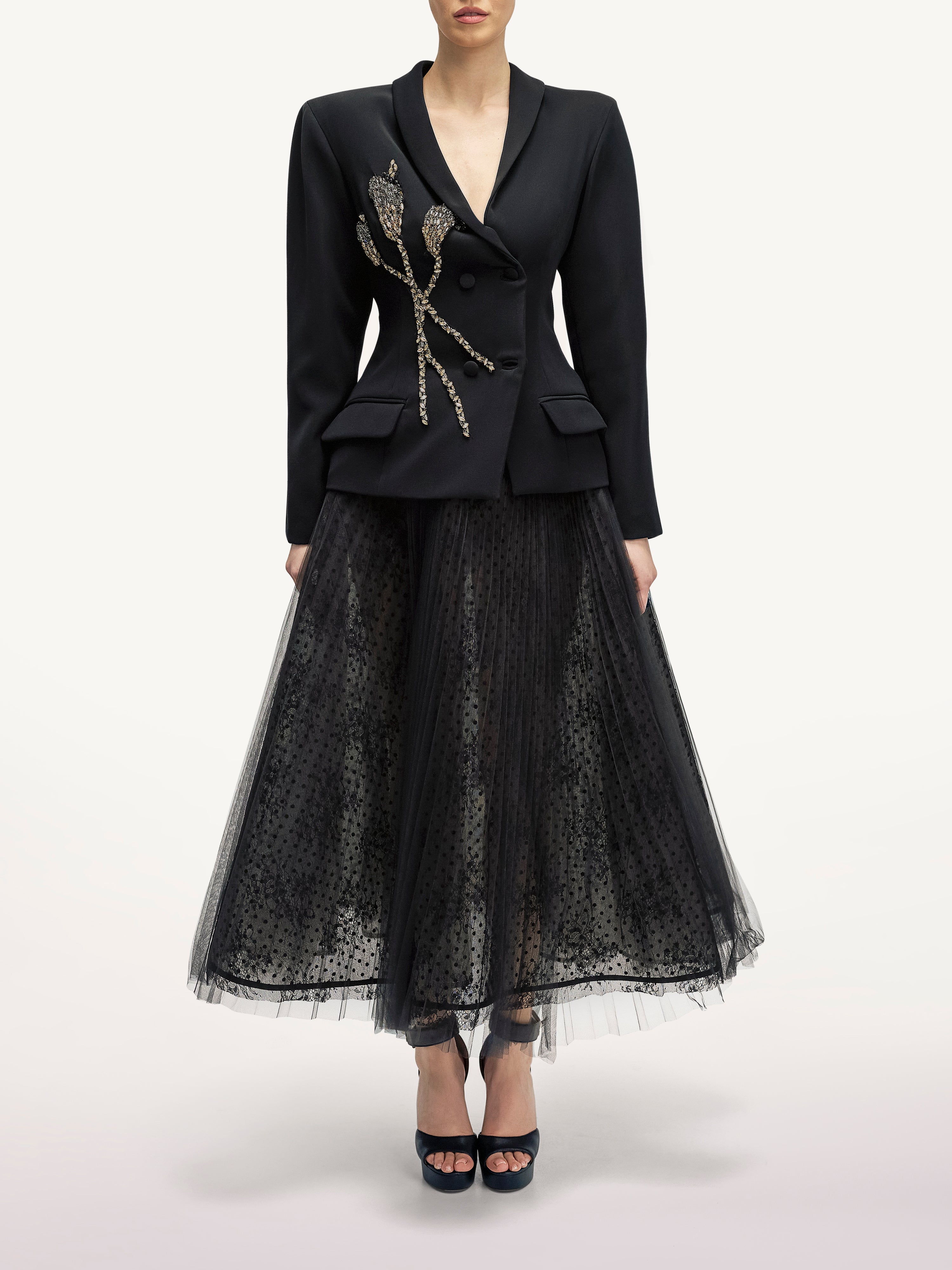 Costum Elegant Cu Fusta Clos din Dantela  Araftu Couture