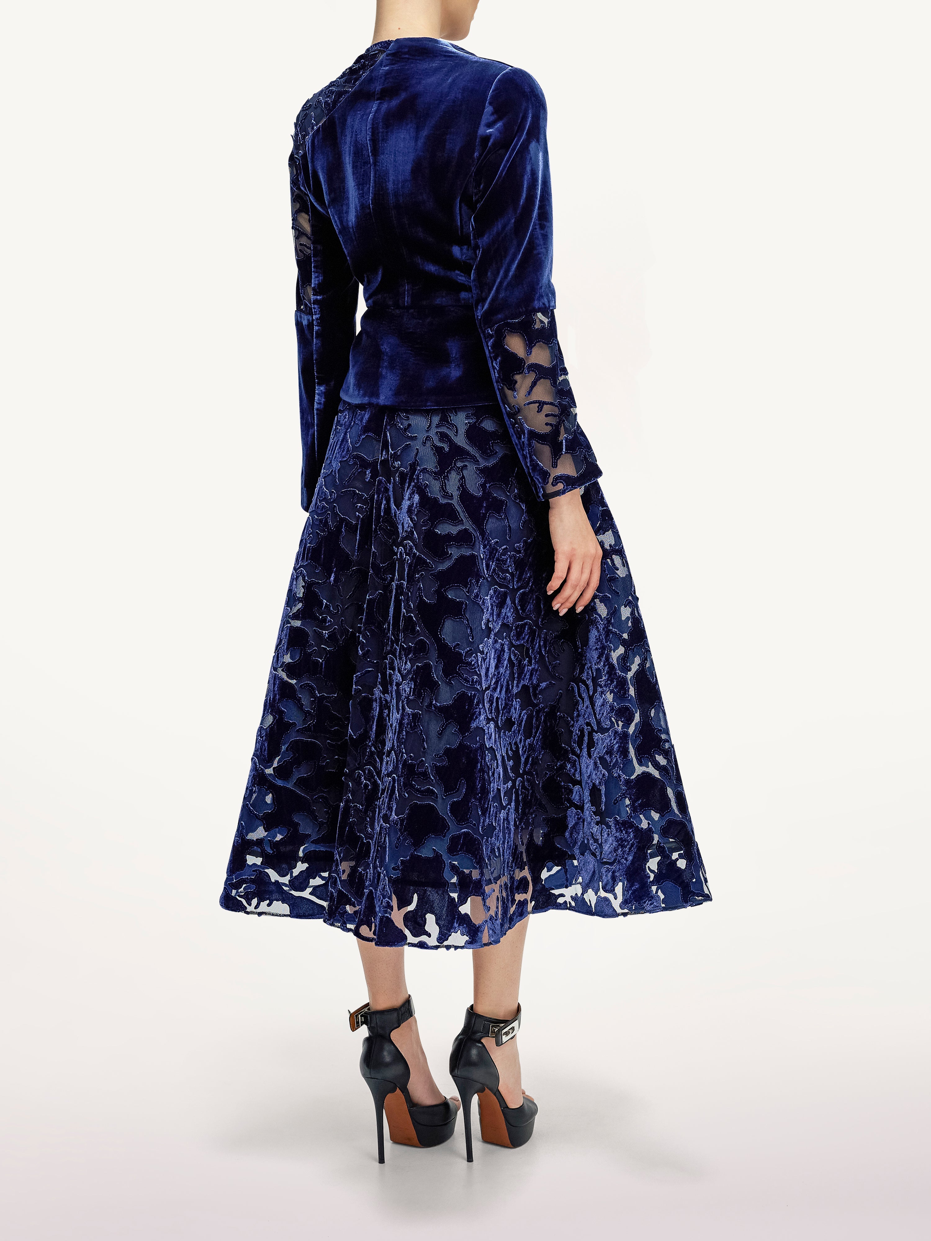 Costum din Catifea Cu Fusta Ampla  Araftu Couture