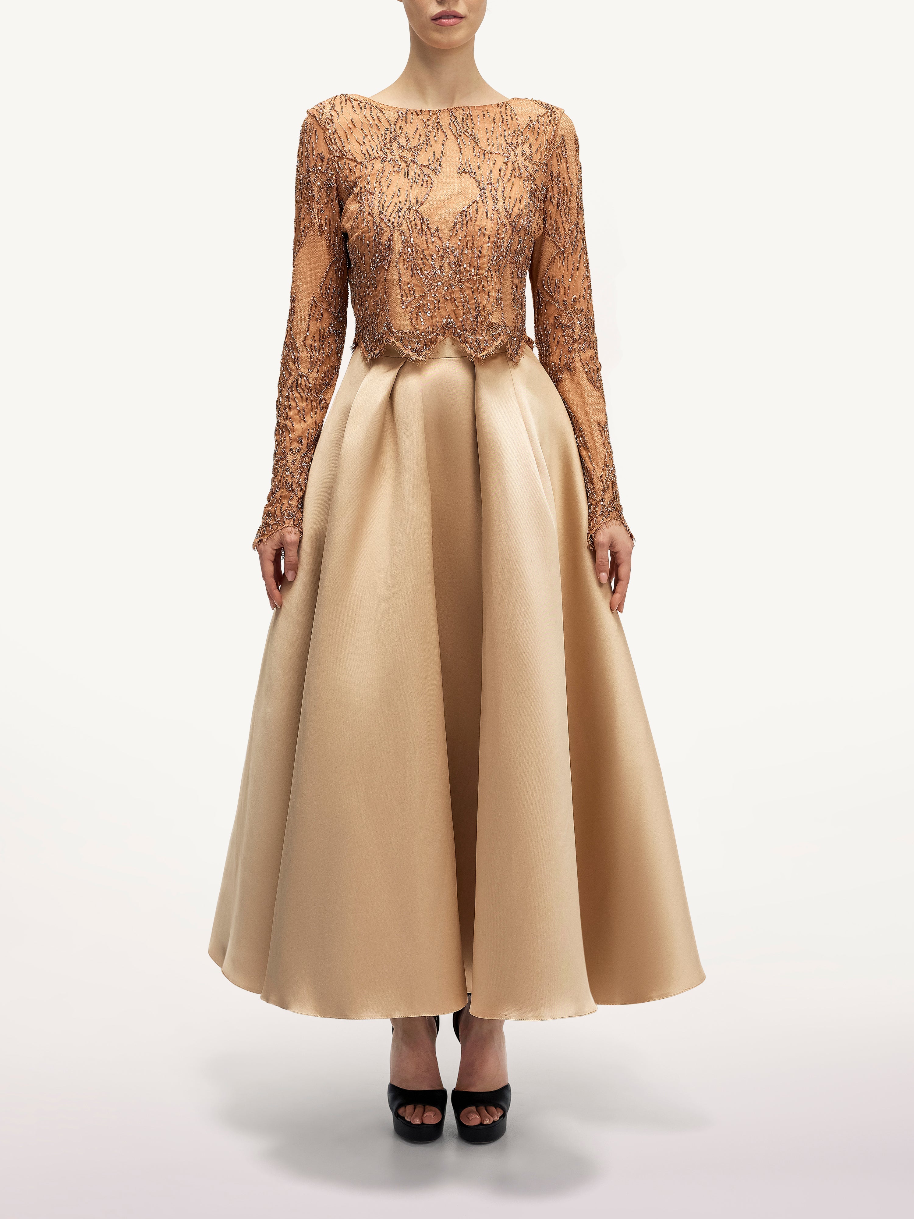 Costum cu Top Crop din Dantela si Fusta  Araftu Couture