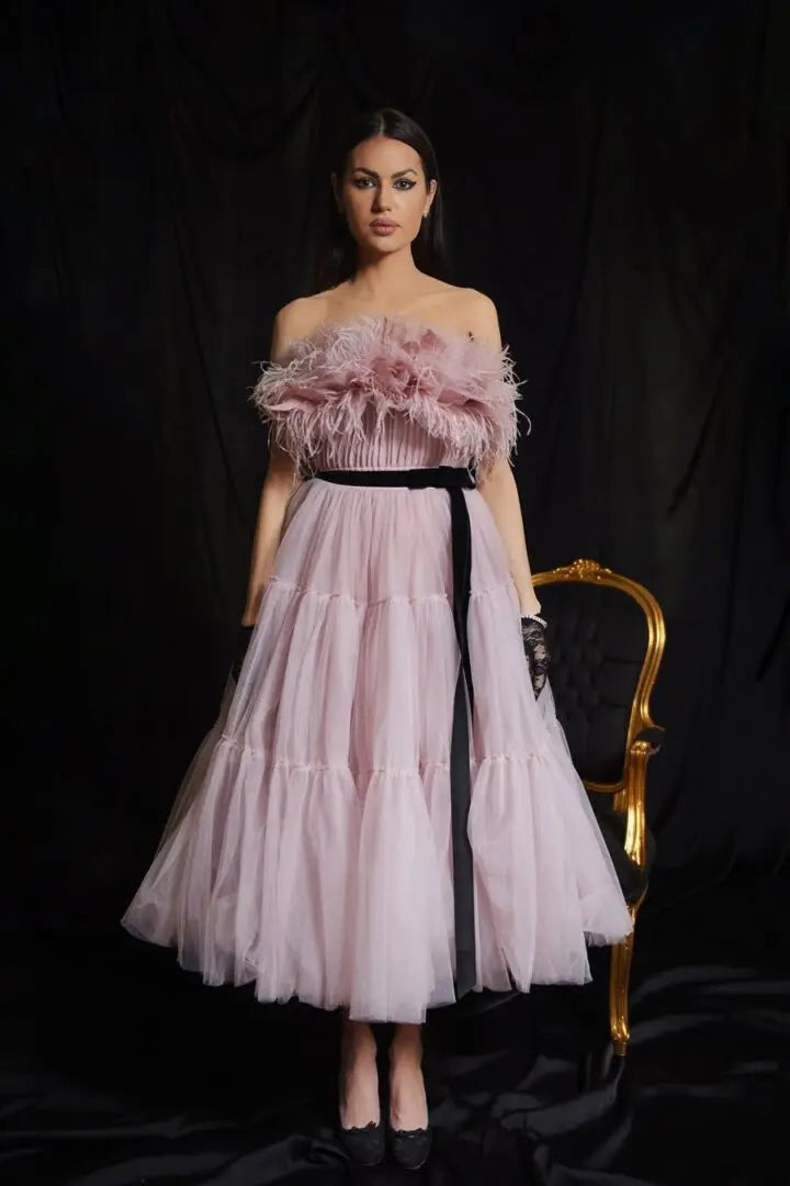 Rochie din tulle cu volane și pene de struț - Araftu Couture