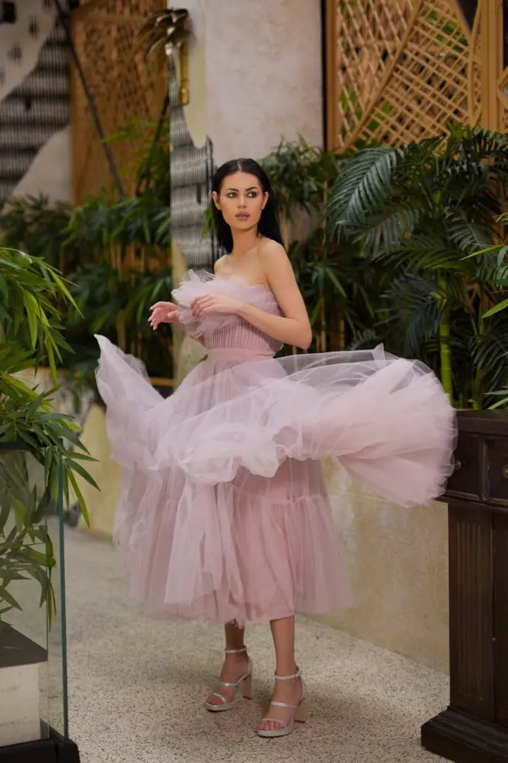 Rochie din tulle cu volane și pene de struț - Araftu Couture