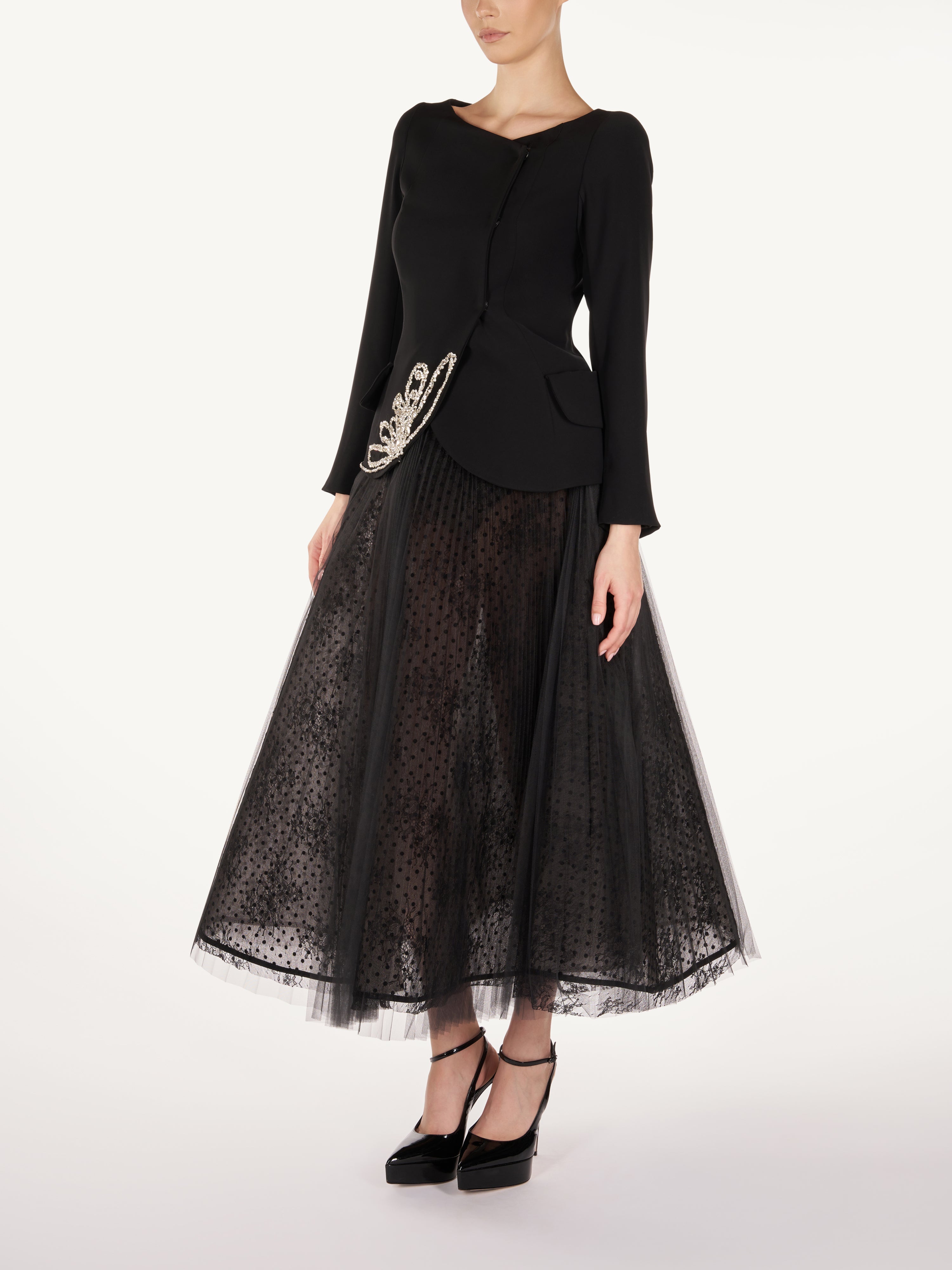 EMBROIDERY JACKET AND CHANTILLY SKIRT  Araftu Couture